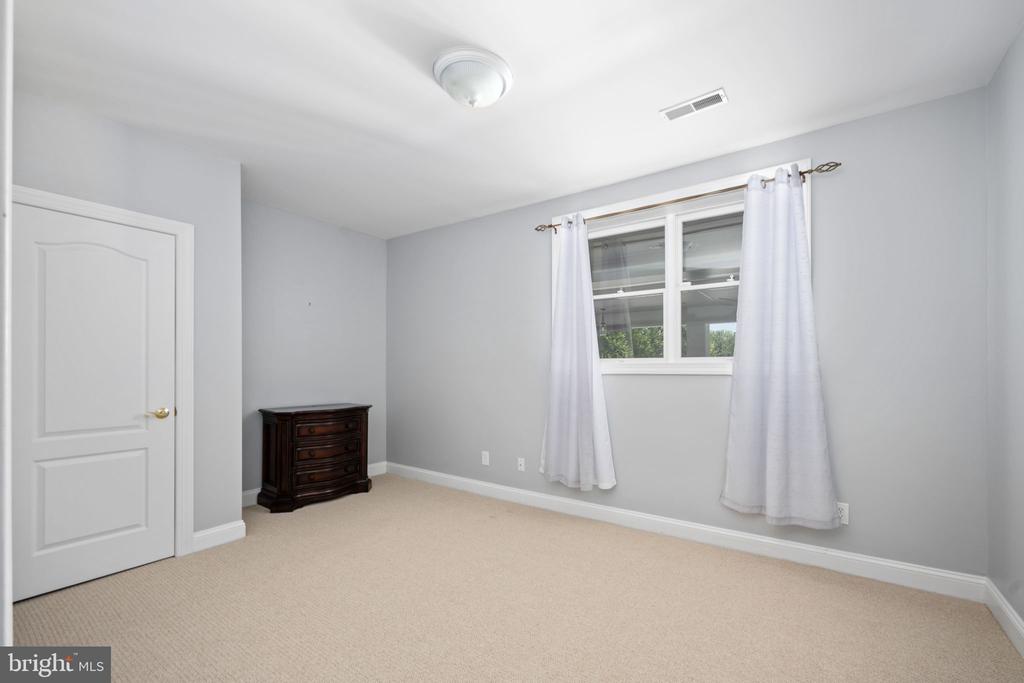 11204 FAWN LAKE PKWY, SPOTSYLVANIA, Virginia 22551, 5 Bedrooms Bedrooms, ,4 BathroomsBathrooms,Residential,11204 FAWN LAKE PKWY,VASP2041950 MLS # VASP2041950