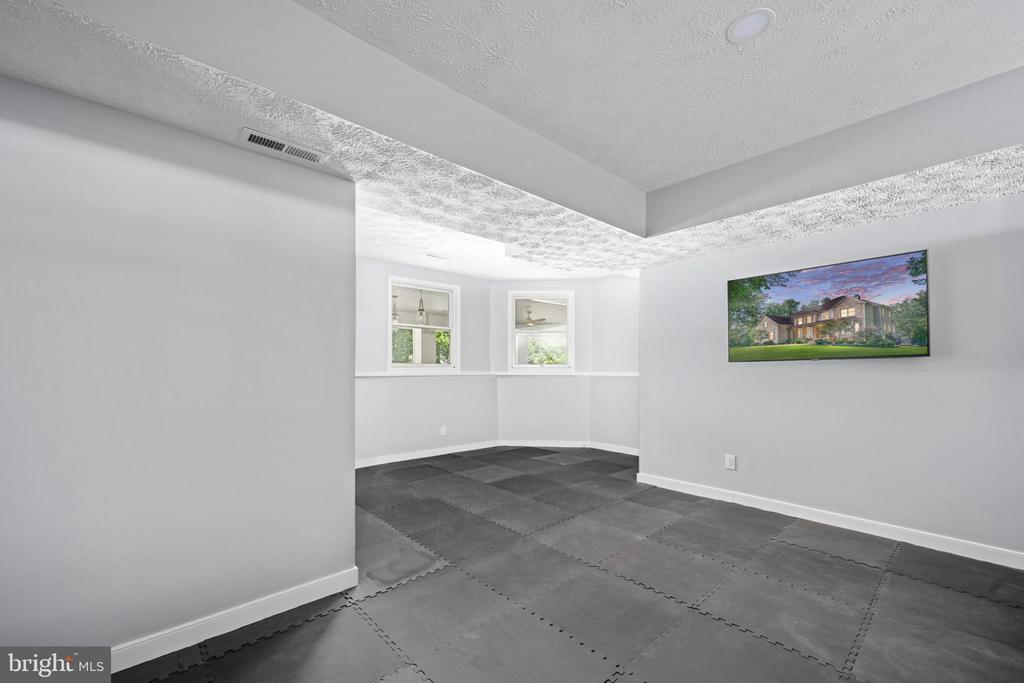 11204 FAWN LAKE PKWY, SPOTSYLVANIA, Virginia 22551, 5 Bedrooms Bedrooms, ,4 BathroomsBathrooms,Residential,11204 FAWN LAKE PKWY,VASP2041950 MLS # VASP2041950