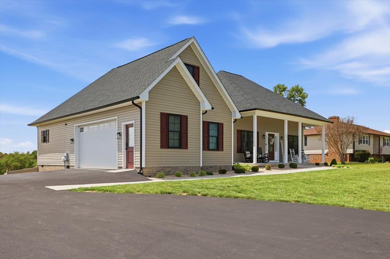 1003 LADD RD, WAYNESBORO, Virginia 22980, 3 Bedrooms Bedrooms, ,2 BathroomsBathrooms,Residential,1003 LADD RD,677239 MLS # 677239 1003 LADD RD, WAYNESBORO, Virginia 22980, 3 Bedrooms Bedrooms, ,2 BathroomsBathrooms,Residential,1003 LADD RD,677239 MLS # 677239