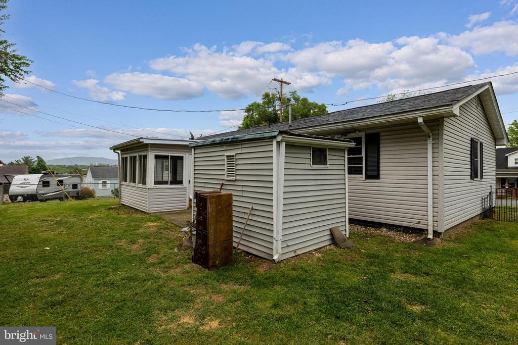320 WILLOW ST, LURAY, Virginia 22835, 3 Bedrooms Bedrooms, ,1 BathroomBathrooms,Residential,320 WILLOW ST,VAPA2006456 MLS # VAPA2006456