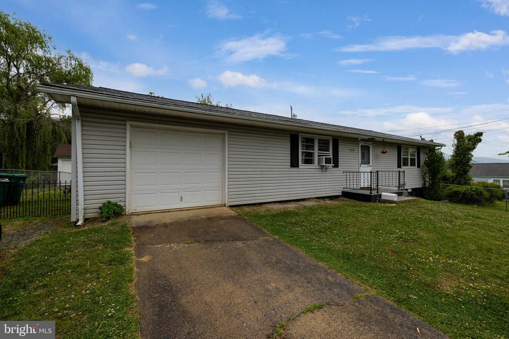 320 WILLOW ST, LURAY, Virginia 22835, 3 Bedrooms Bedrooms, ,1 BathroomBathrooms,Residential,320 WILLOW ST,VAPA2006456 MLS # VAPA2006456