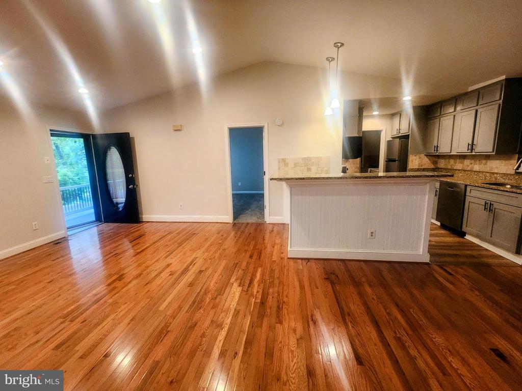 105 BEACHSIDE CV, LOCUST GROVE, Virginia 22508, 3 Bedrooms Bedrooms, ,2 BathroomsBathrooms,Residential,105 BEACHSIDE CV,VAOR2014218 MLS # VAOR2014218