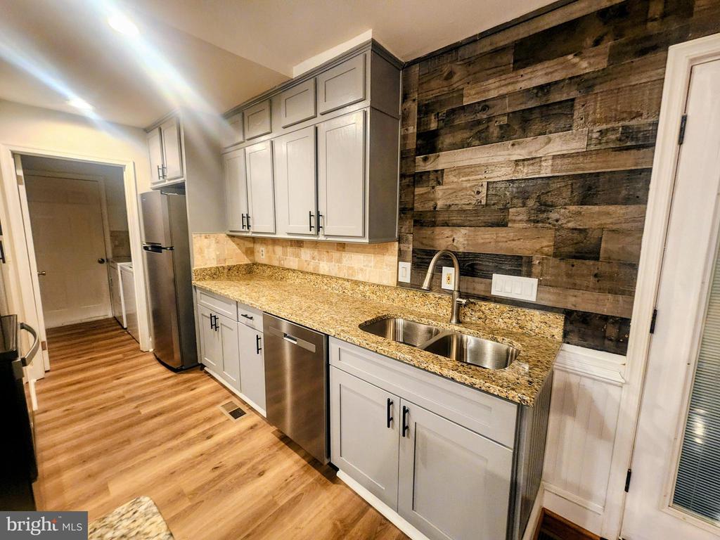 105 BEACHSIDE CV, LOCUST GROVE, Virginia 22508, 3 Bedrooms Bedrooms, ,2 BathroomsBathrooms,Residential,105 BEACHSIDE CV,VAOR2014218 MLS # VAOR2014218
