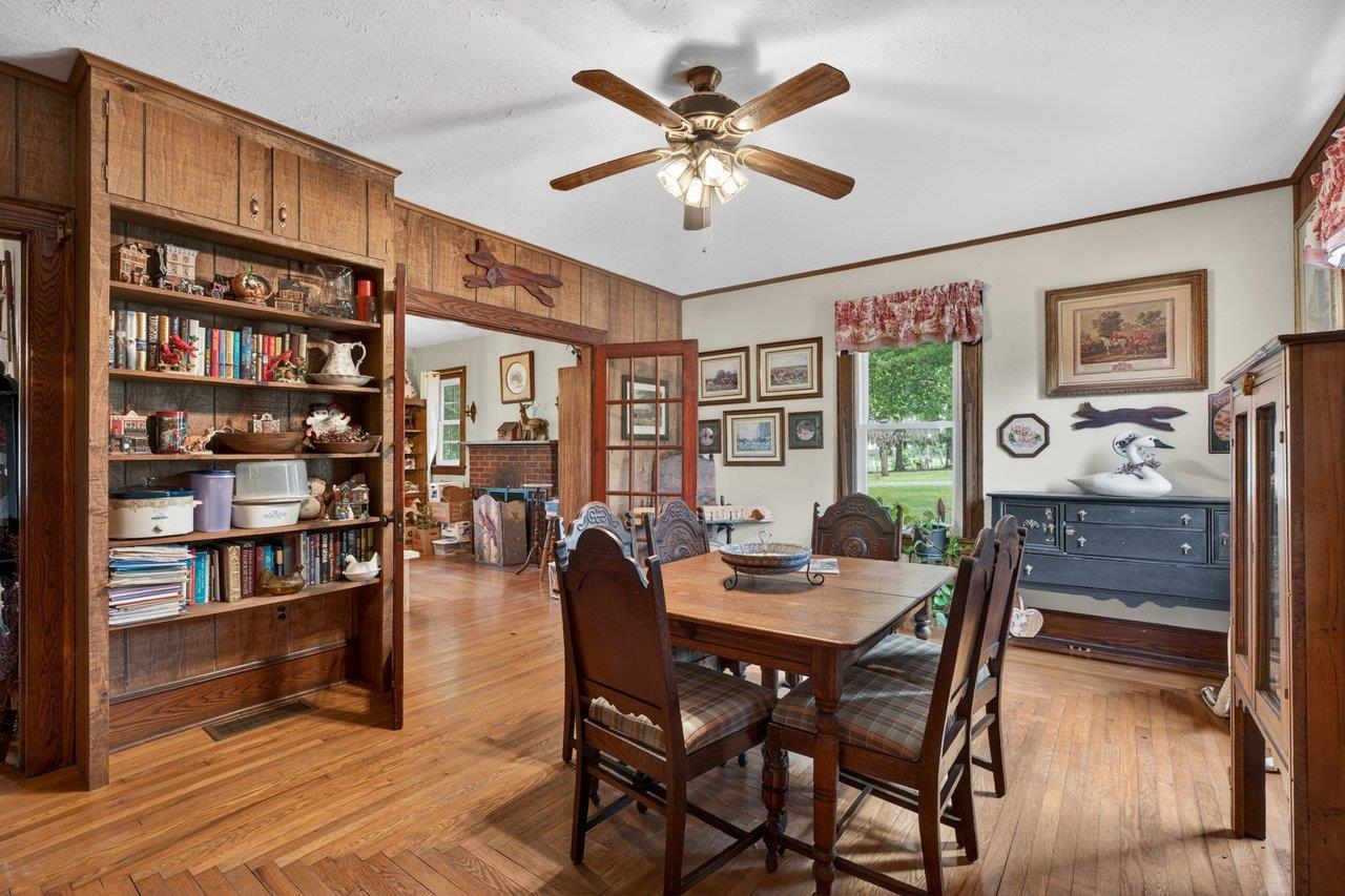 12953 NORTH VALLEY PIKE, TIMBERVILLE, Virginia 22853, 4 Bedrooms Bedrooms, ,1 BathroomBathrooms,Residential,12953 NORTH VALLEY PIKE,677253 MLS # 677253 12953 NORTH VALLEY PIKE, TIMBERVILLE, Virginia 22853, 4 Bedrooms Bedrooms, ,1 BathroomBathrooms,Residential,12953 NORTH VALLEY PIKE,677253 MLS # 677253