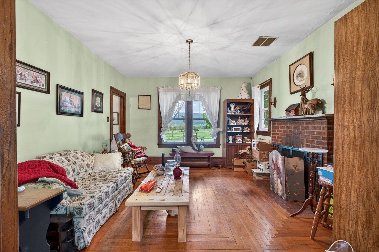 12953 NORTH VALLEY PIKE, TIMBERVILLE, Virginia 22853, 4 Bedrooms Bedrooms, ,1 BathroomBathrooms,Residential,12953 NORTH VALLEY PIKE,677253 MLS # 677253 12953 NORTH VALLEY PIKE, TIMBERVILLE, Virginia 22853, 4 Bedrooms Bedrooms, ,1 BathroomBathrooms,Residential,12953 NORTH VALLEY PIKE,677253 MLS # 677253