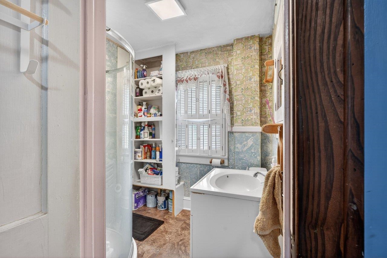 There is plenty of room to expand the bathroom There is plenty of room to expand the bathroom