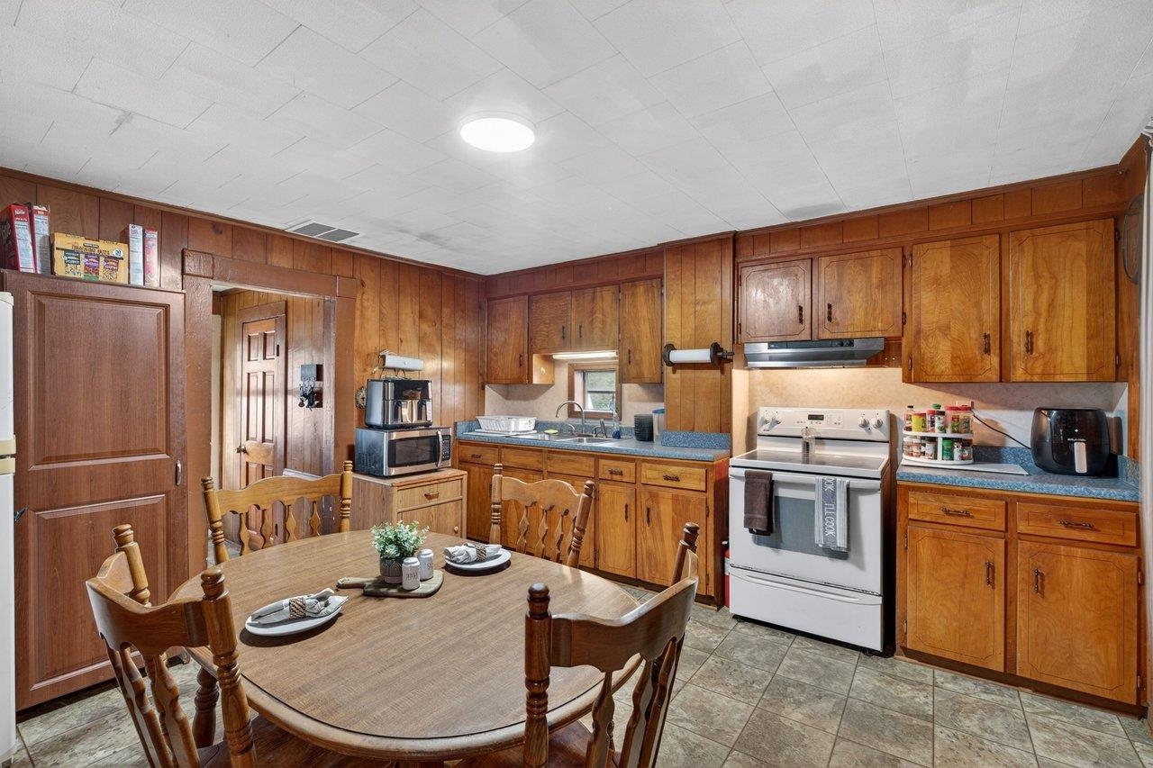 724 NEWTOWN RD, ELKTON, Virginia 22827, 3 Bedrooms Bedrooms, ,2 BathroomsBathrooms,Residential,724 NEWTOWN RD,677260 MLS # 677260 724 NEWTOWN RD, ELKTON, Virginia 22827, 3 Bedrooms Bedrooms, ,2 BathroomsBathrooms,Residential,724 NEWTOWN RD,677260 MLS # 677260