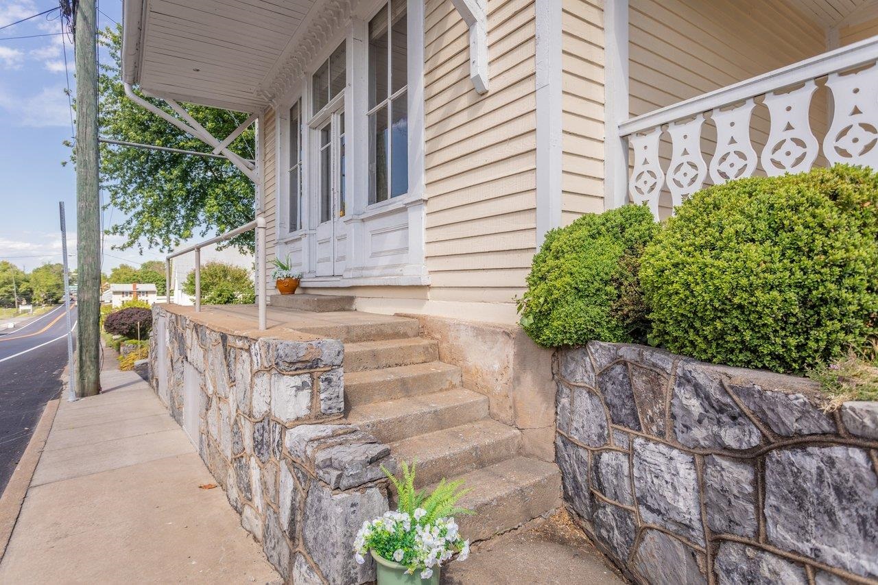 222 N MAIN ST, MOUNT CRAWFORD, Virginia 22841, 5 Bedrooms Bedrooms, ,2 BathroomsBathrooms,Residential,Mount Crawford General Store,222 N MAIN ST,677262 MLS # 677262