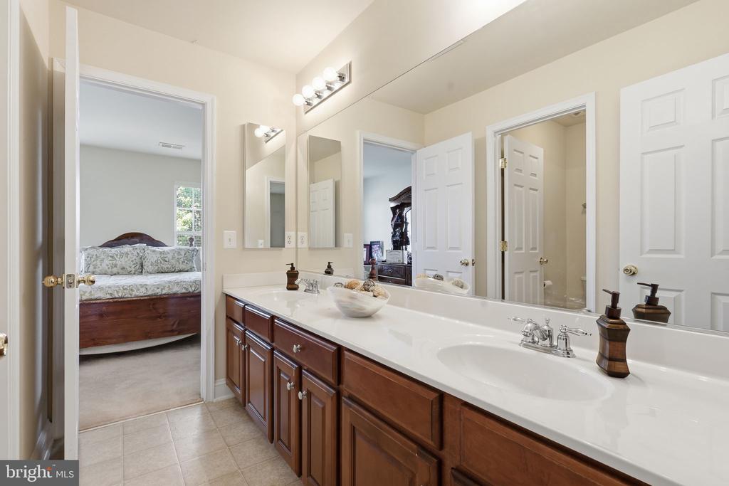 5823 DEEP CREEK DR, FREDERICKSBURG, Virginia 22407, 5 Bedrooms Bedrooms, ,4 BathroomsBathrooms,Residential,5823 DEEP CREEK DR,VASP2041938 MLS # VASP2041938