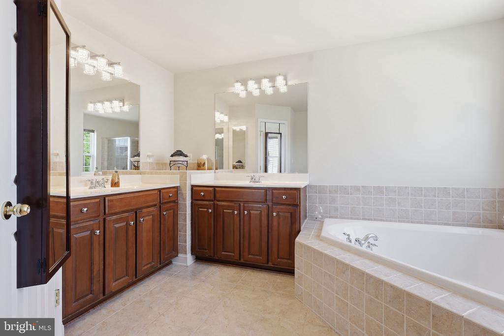 5823 DEEP CREEK DR, FREDERICKSBURG, Virginia 22407, 5 Bedrooms Bedrooms, ,4 BathroomsBathrooms,Residential,5823 DEEP CREEK DR,VASP2041938 MLS # VASP2041938