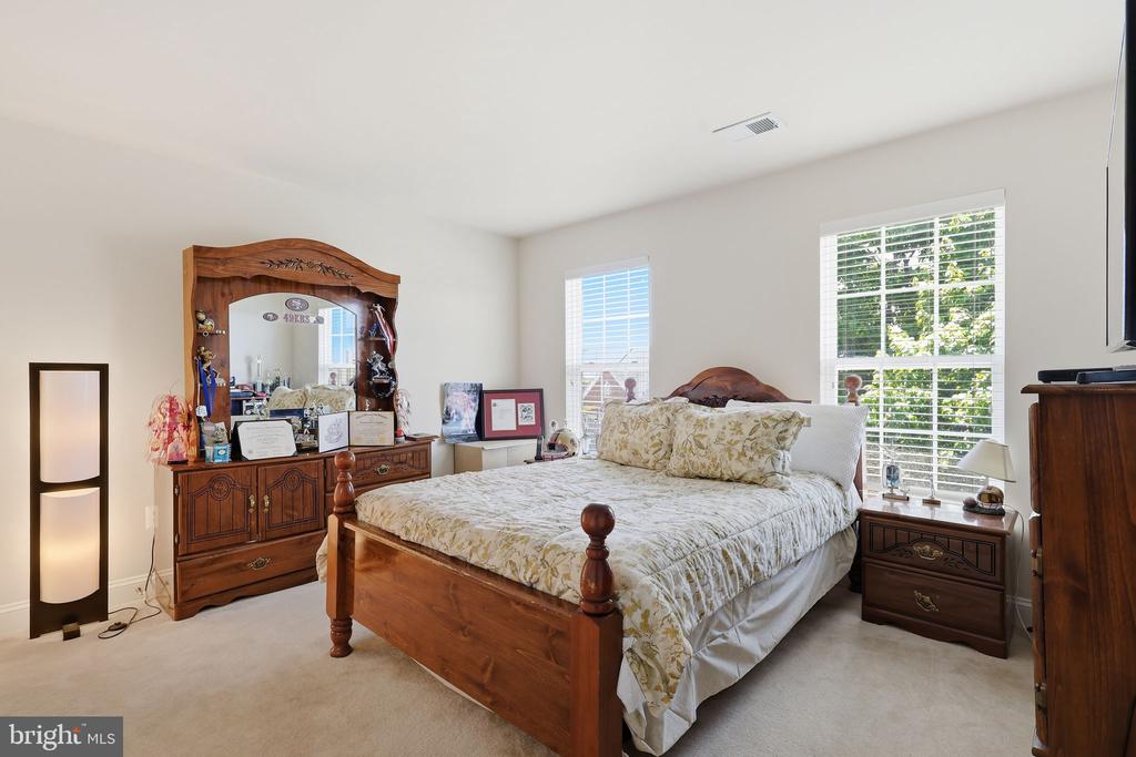 5823 DEEP CREEK DR, FREDERICKSBURG, Virginia 22407, 5 Bedrooms Bedrooms, ,4 BathroomsBathrooms,Residential,5823 DEEP CREEK DR,VASP2041938 MLS # VASP2041938