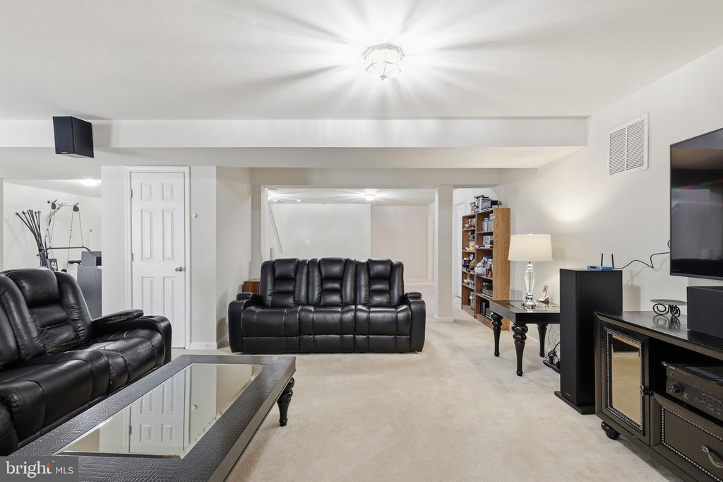 5823 DEEP CREEK DR, FREDERICKSBURG, Virginia 22407, 5 Bedrooms Bedrooms, ,4 BathroomsBathrooms,Residential,5823 DEEP CREEK DR,VASP2041938 MLS # VASP2041938