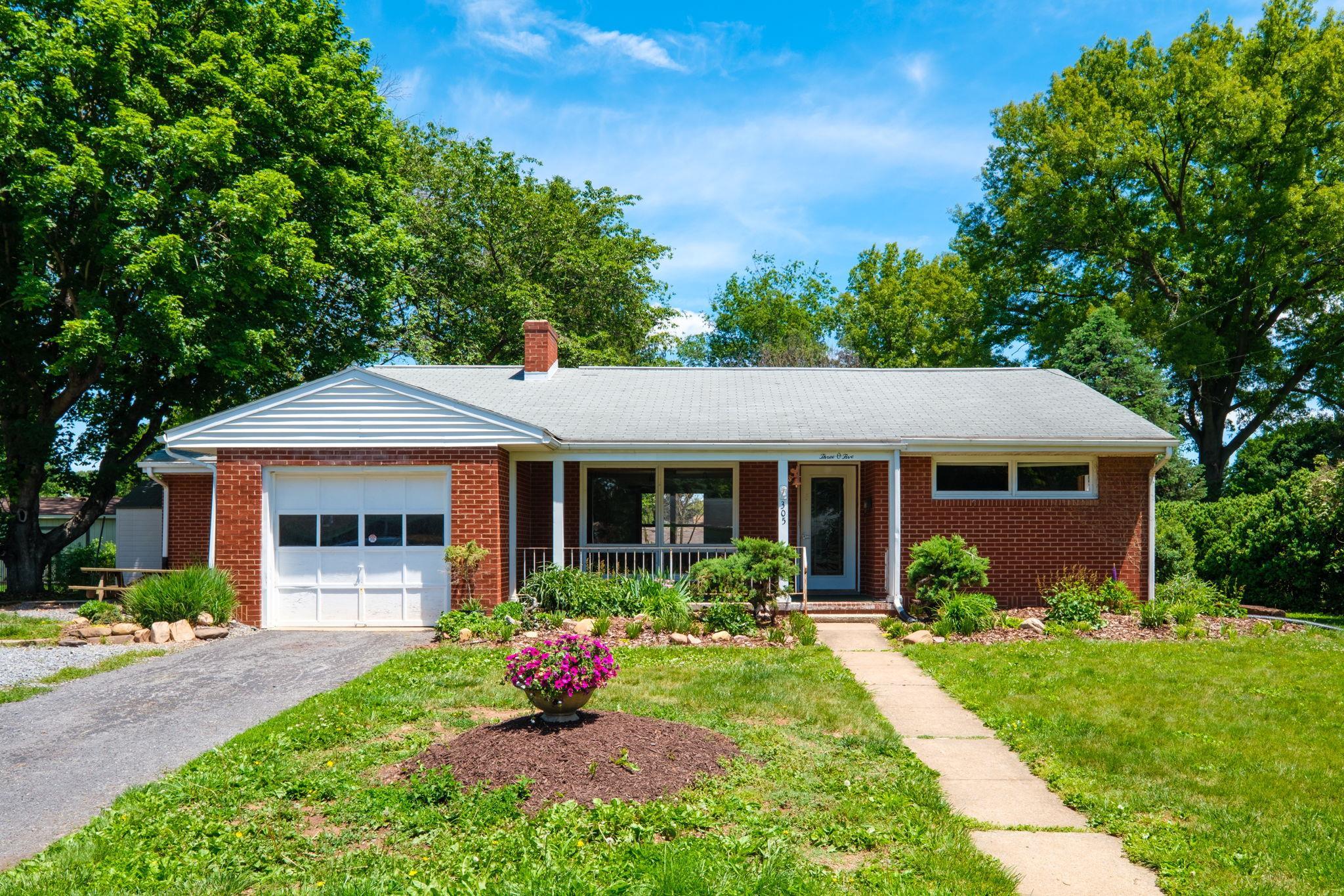 305 HIGH ST, BRIDGEWATER, Virginia 22812, 2 Bedrooms Bedrooms, ,1 BathroomBathrooms,Residential,Smith,305 HIGH ST,677265 MLS # 677265