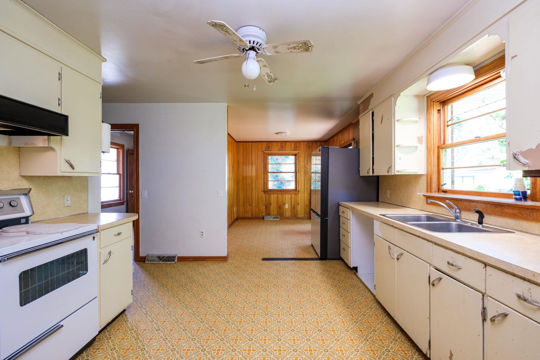 305 HIGH ST, BRIDGEWATER, Virginia 22812, 2 Bedrooms Bedrooms, ,1 BathroomBathrooms,Residential,Smith,305 HIGH ST,677265 MLS # 677265
