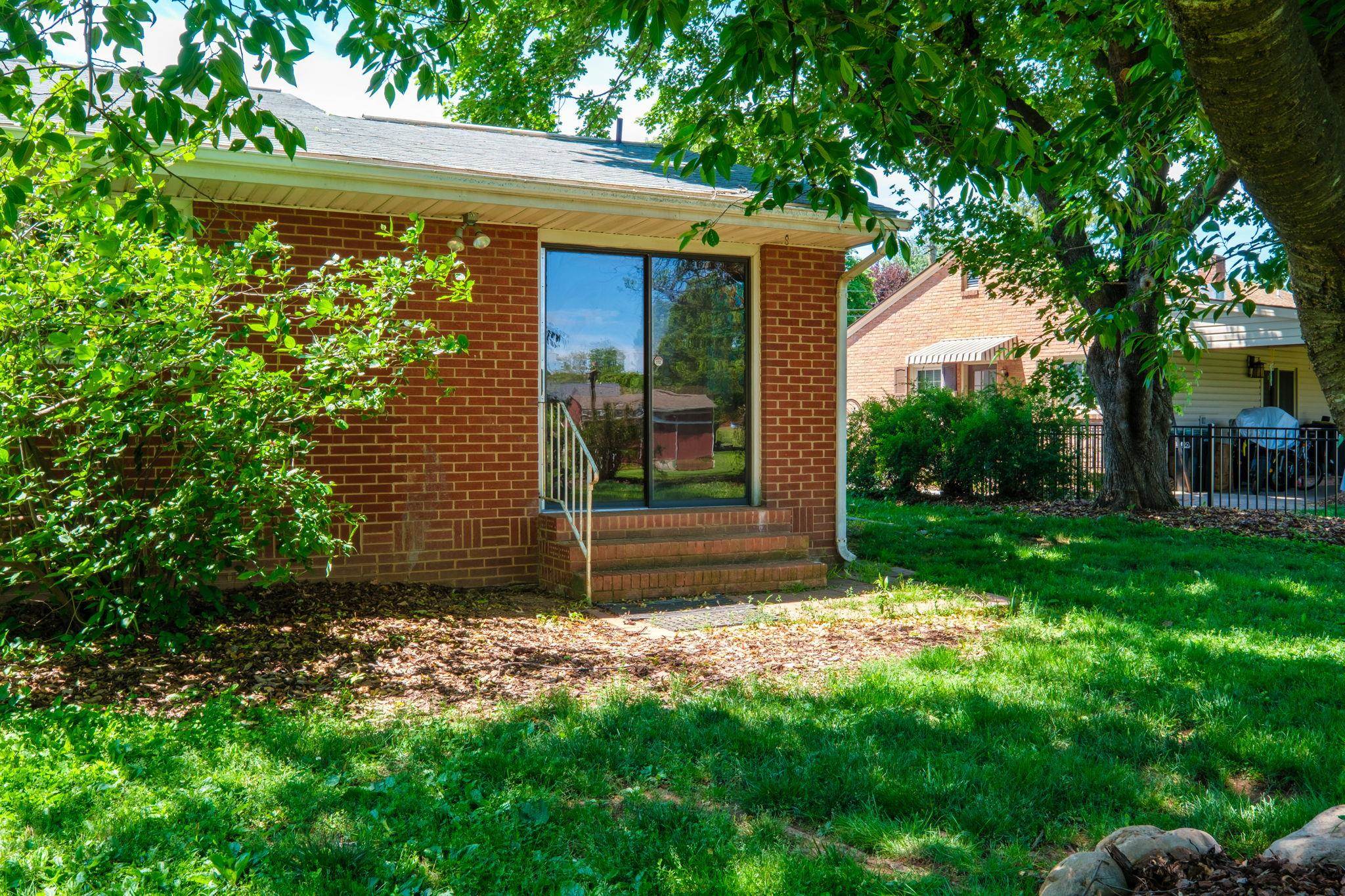 305 HIGH ST, BRIDGEWATER, Virginia 22812, 2 Bedrooms Bedrooms, ,1 BathroomBathrooms,Residential,Smith,305 HIGH ST,677265 MLS # 677265