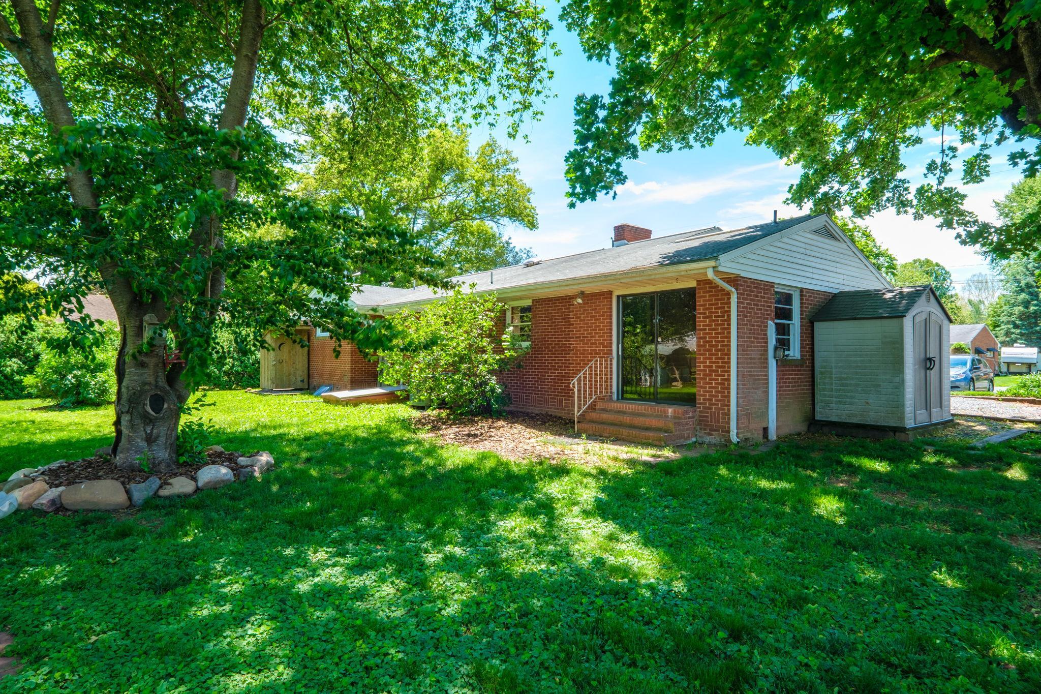 305 HIGH ST, BRIDGEWATER, Virginia 22812, 2 Bedrooms Bedrooms, ,1 BathroomBathrooms,Residential,Smith,305 HIGH ST,677265 MLS # 677265
