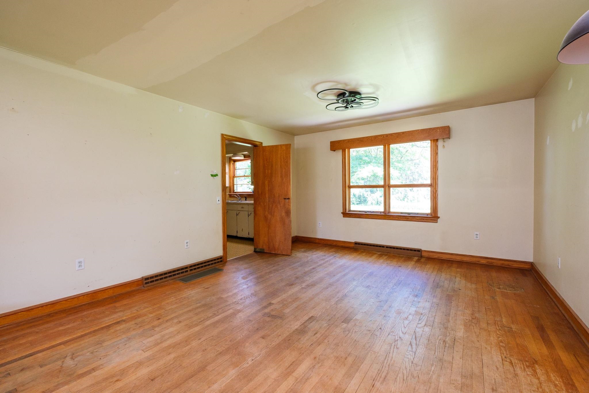 305 HIGH ST, BRIDGEWATER, Virginia 22812, 2 Bedrooms Bedrooms, ,1 BathroomBathrooms,Residential,Smith,305 HIGH ST,677265 MLS # 677265