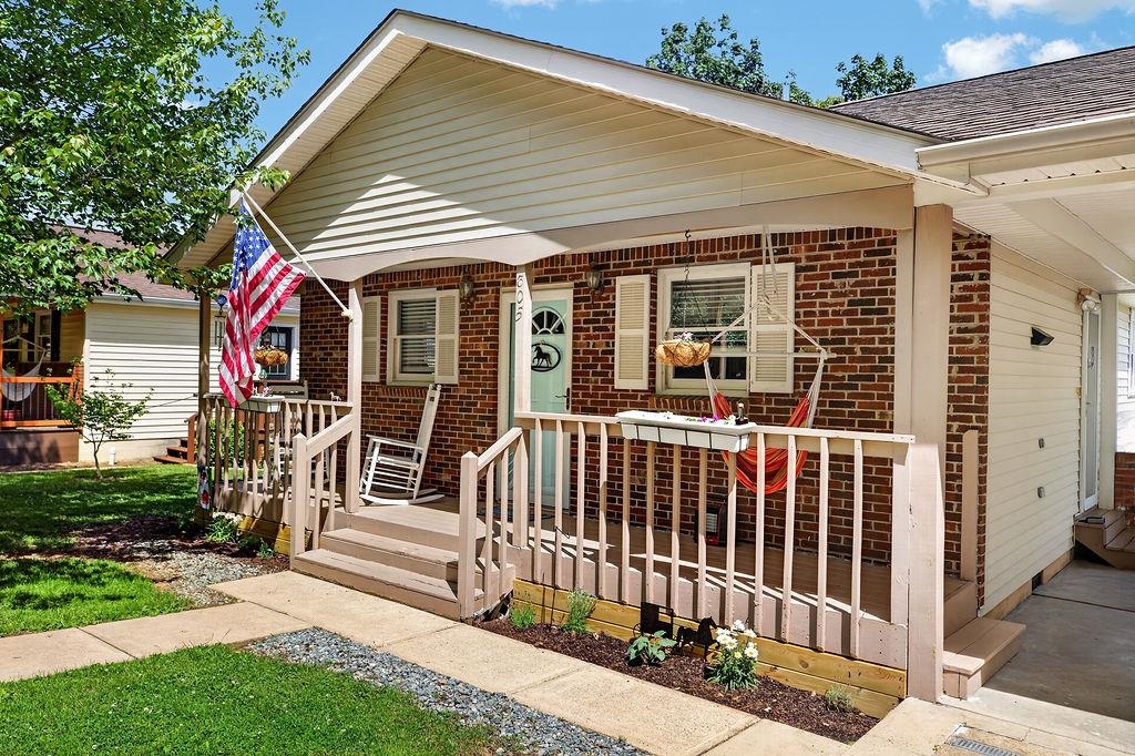 605 RANDOLPH ST, STAUNTON, Virginia 24401, 3 Bedrooms Bedrooms, ,2 BathroomsBathrooms,Residential,605 RANDOLPH ST,677270 MLS # 677270