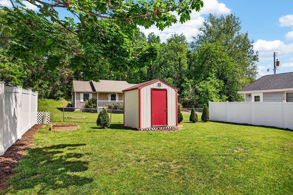 605 RANDOLPH ST, STAUNTON, Virginia 24401, 3 Bedrooms Bedrooms, ,2 BathroomsBathrooms,Residential,605 RANDOLPH ST,677270 MLS # 677270