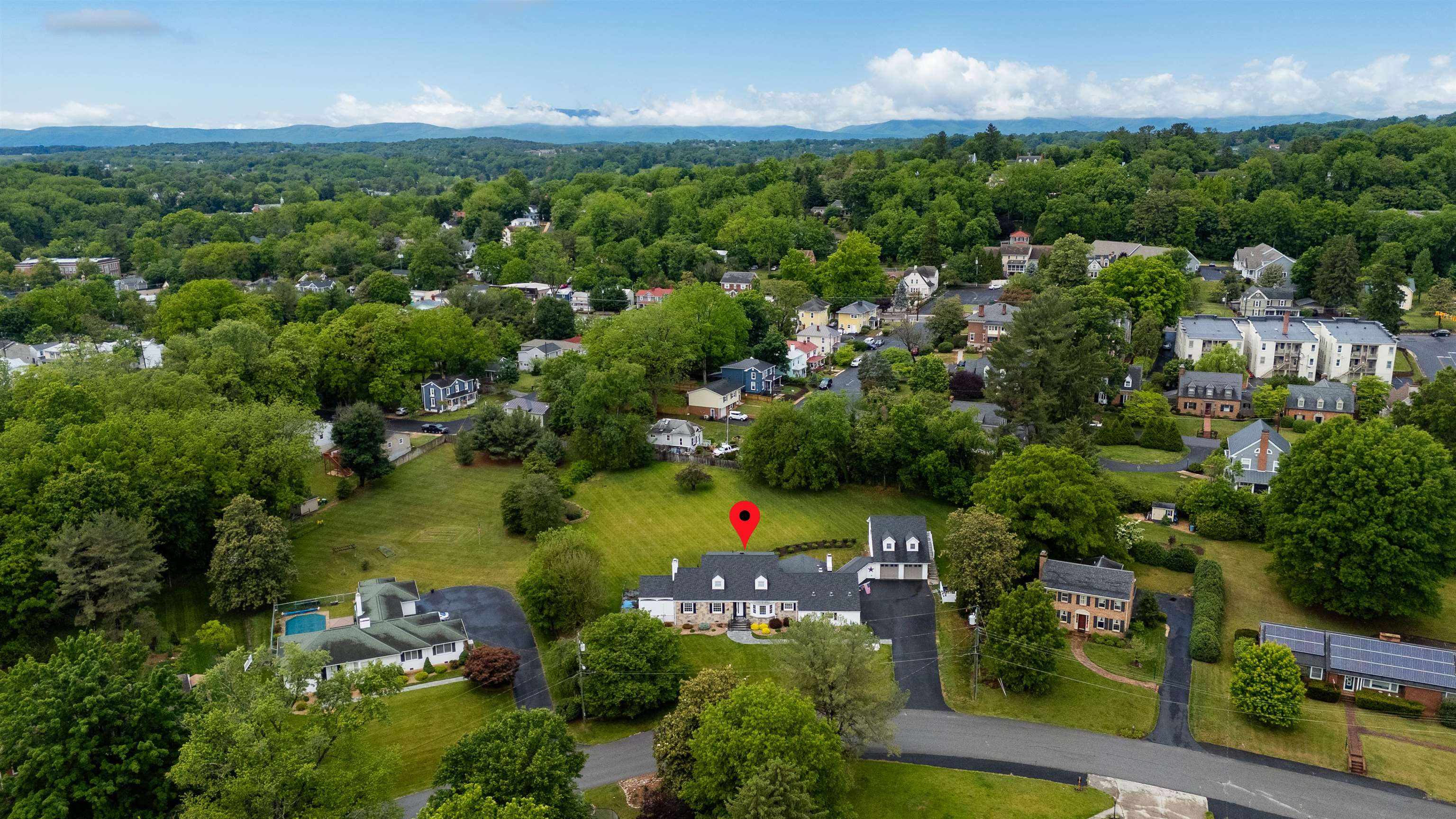 1204 WESTMORELAND DR, STAUNTON, Virginia 24401, 5 Bedrooms Bedrooms, ,4 BathroomsBathrooms,Residential,1204 WESTMORELAND DR,677272 MLS # 677272