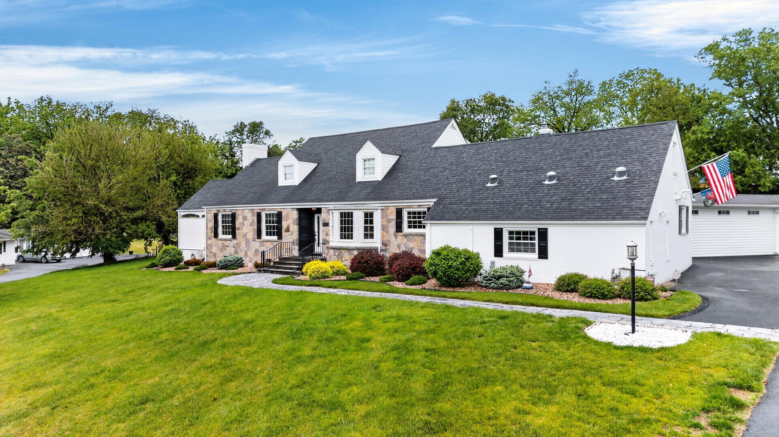 1204 WESTMORELAND DR, STAUNTON, Virginia 24401, 5 Bedrooms Bedrooms, ,4 BathroomsBathrooms,Residential,1204 WESTMORELAND DR,677272 MLS # 677272