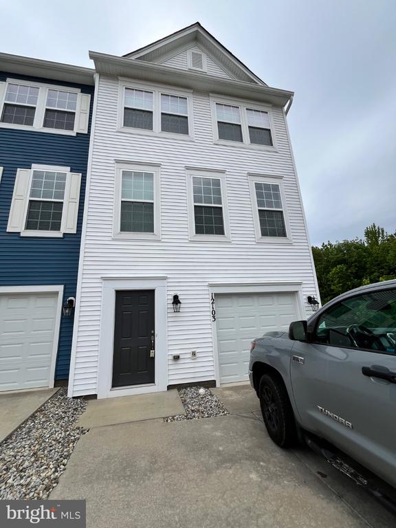 12103 BOWLING FARM CT, FREDERICKSBURG, Virginia 22407, 3 Bedrooms Bedrooms, ,2 BathroomsBathrooms,Residential,12103 BOWLING FARM CT,VASP2041904 MLS # VASP2041904