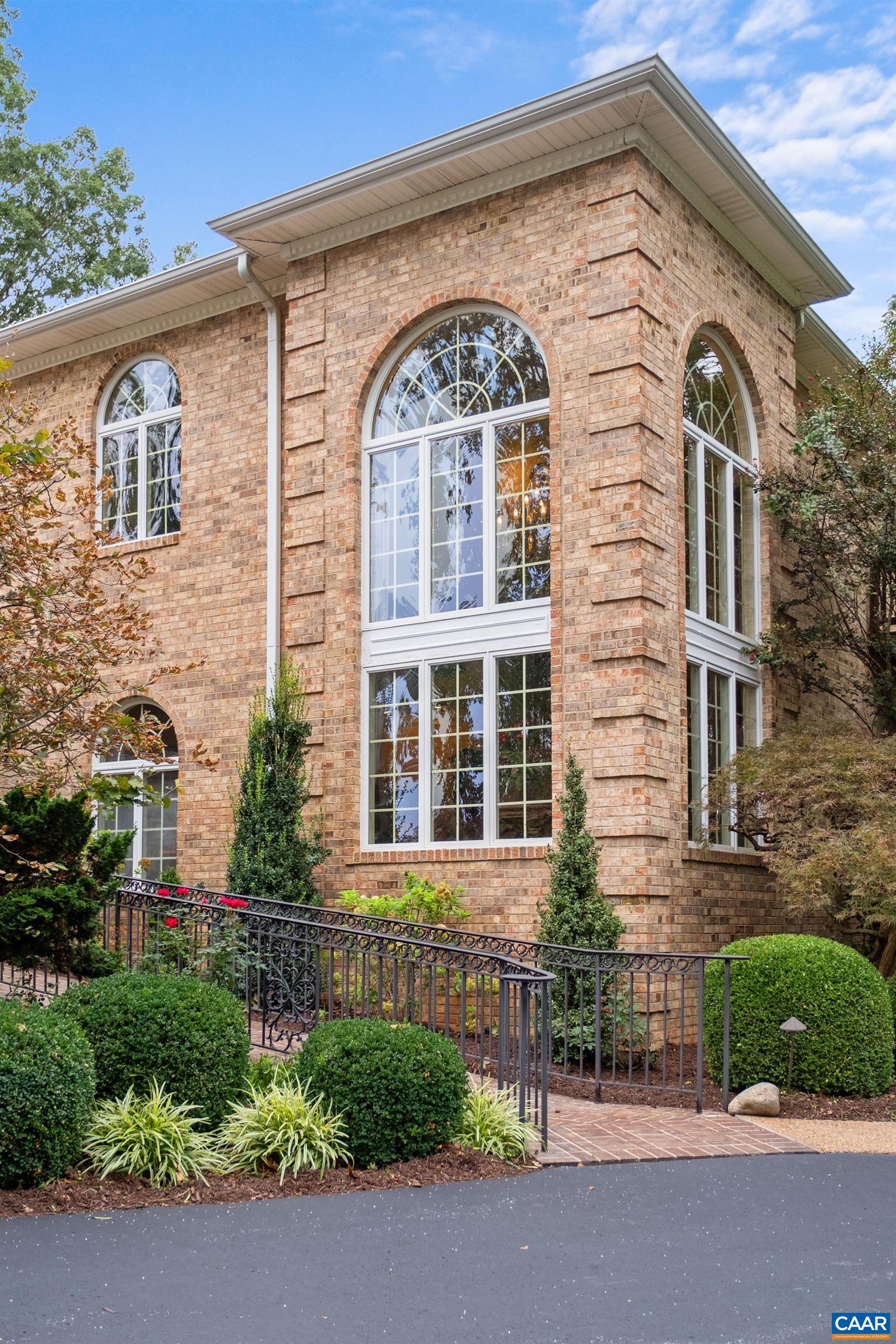 Exterior features quoin masonry.