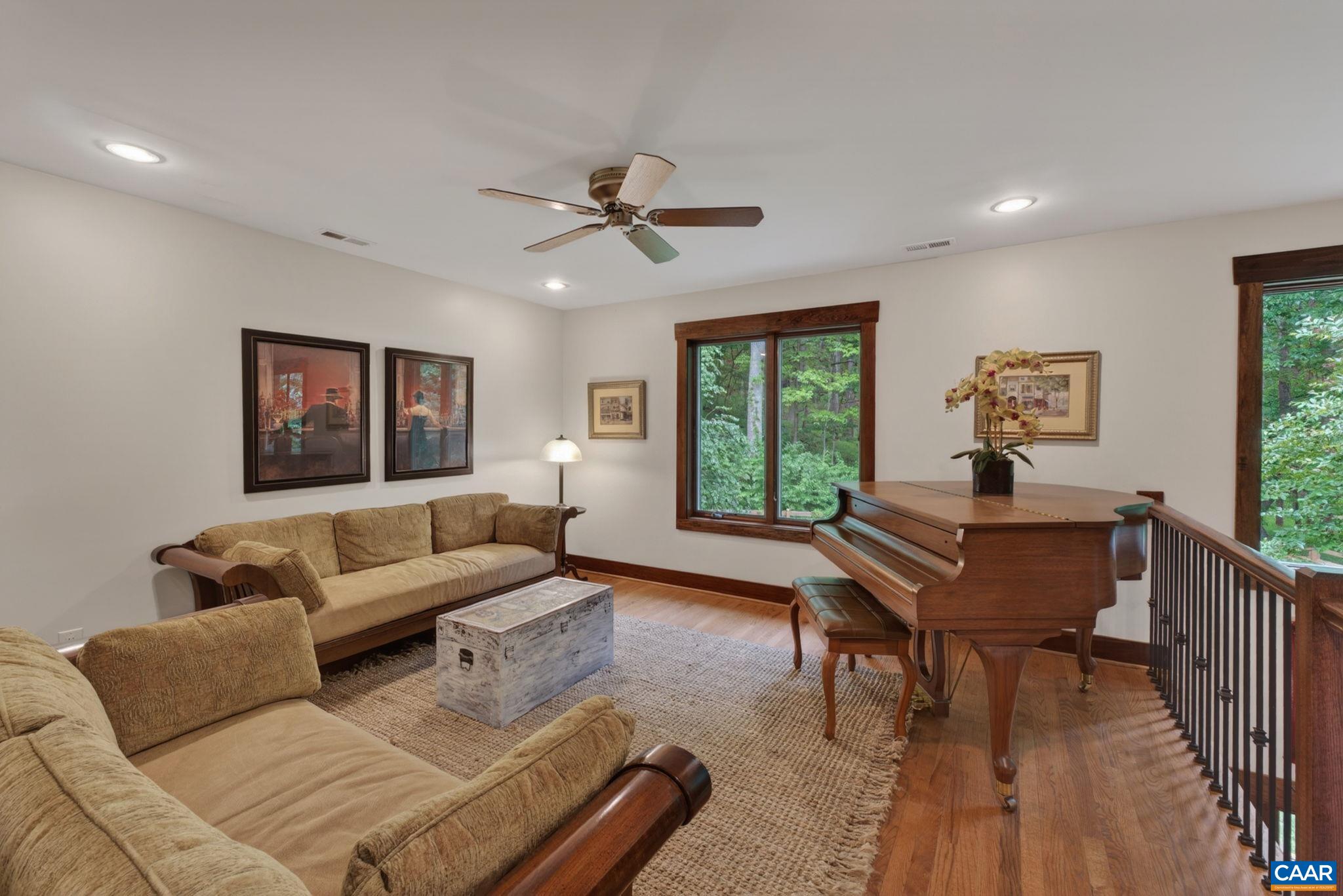 Upper level loft comes with a piano! Upper level loft comes with a piano!