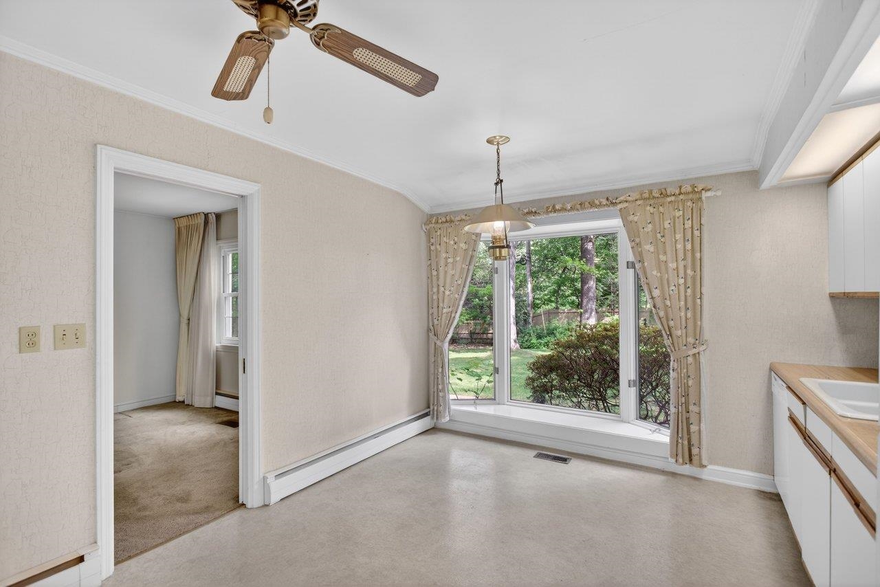 1104 RIDGEWOOD RD, HARRISONBURG, Virginia 22801, 4 Bedrooms Bedrooms, ,2 BathroomsBathrooms,Residential,1104 RIDGEWOOD RD,677319 MLS # 677319