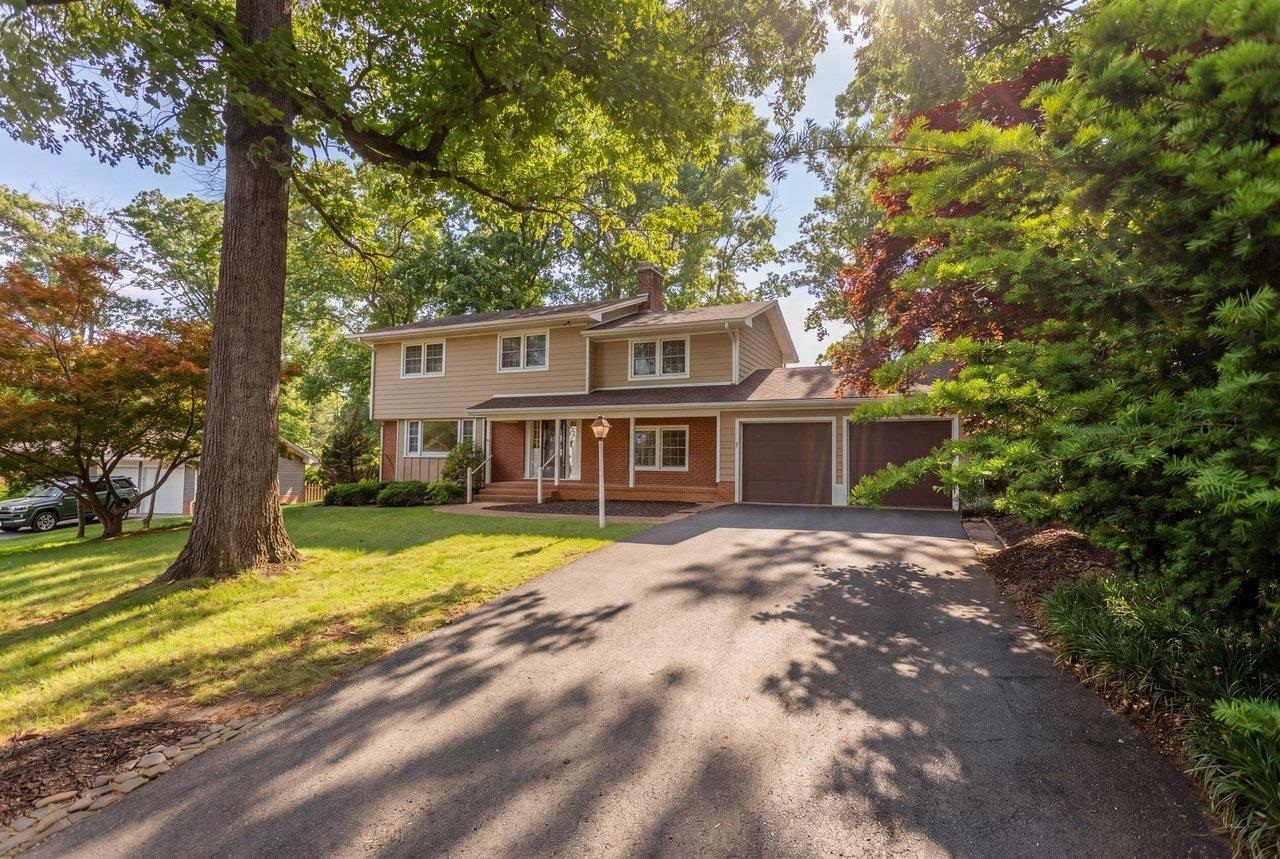 1104 RIDGEWOOD RD, HARRISONBURG, Virginia 22801, 4 Bedrooms Bedrooms, ,2 BathroomsBathrooms,Residential,1104 RIDGEWOOD RD,677319 MLS # 677319