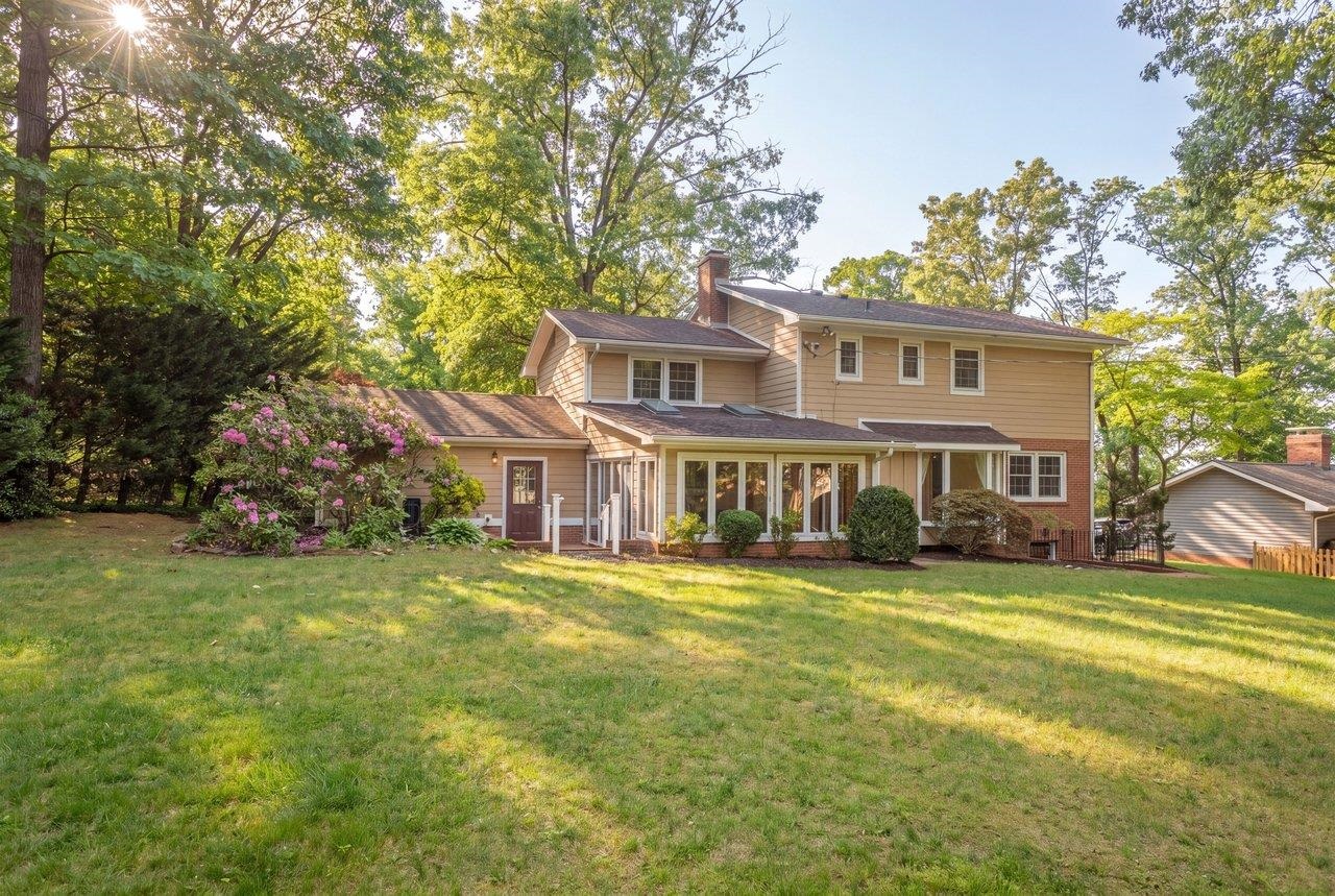 1104 RIDGEWOOD RD, HARRISONBURG, Virginia 22801, 4 Bedrooms Bedrooms, ,2 BathroomsBathrooms,Residential,1104 RIDGEWOOD RD,677319 MLS # 677319
