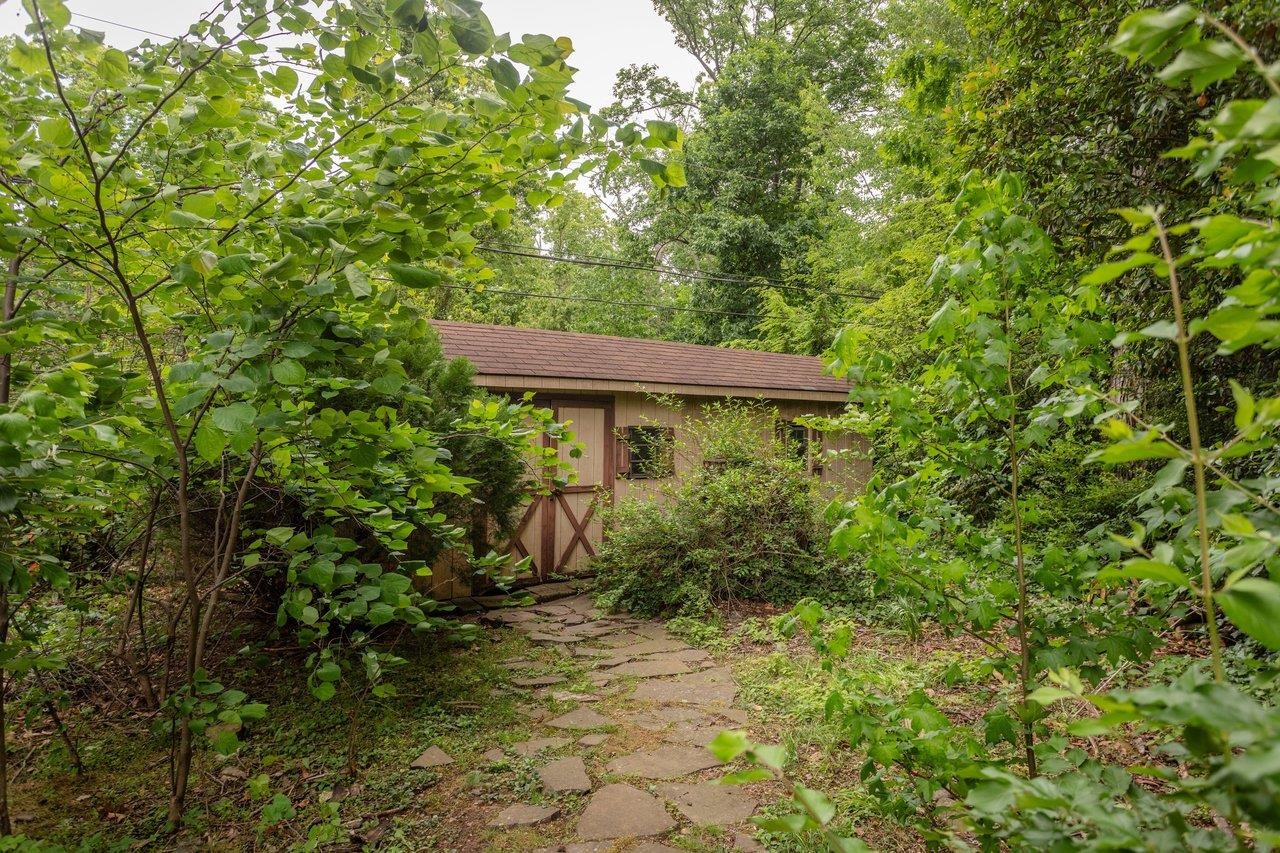 1104 RIDGEWOOD RD, HARRISONBURG, Virginia 22801, 4 Bedrooms Bedrooms, ,2 BathroomsBathrooms,Residential,1104 RIDGEWOOD RD,677319 MLS # 677319
