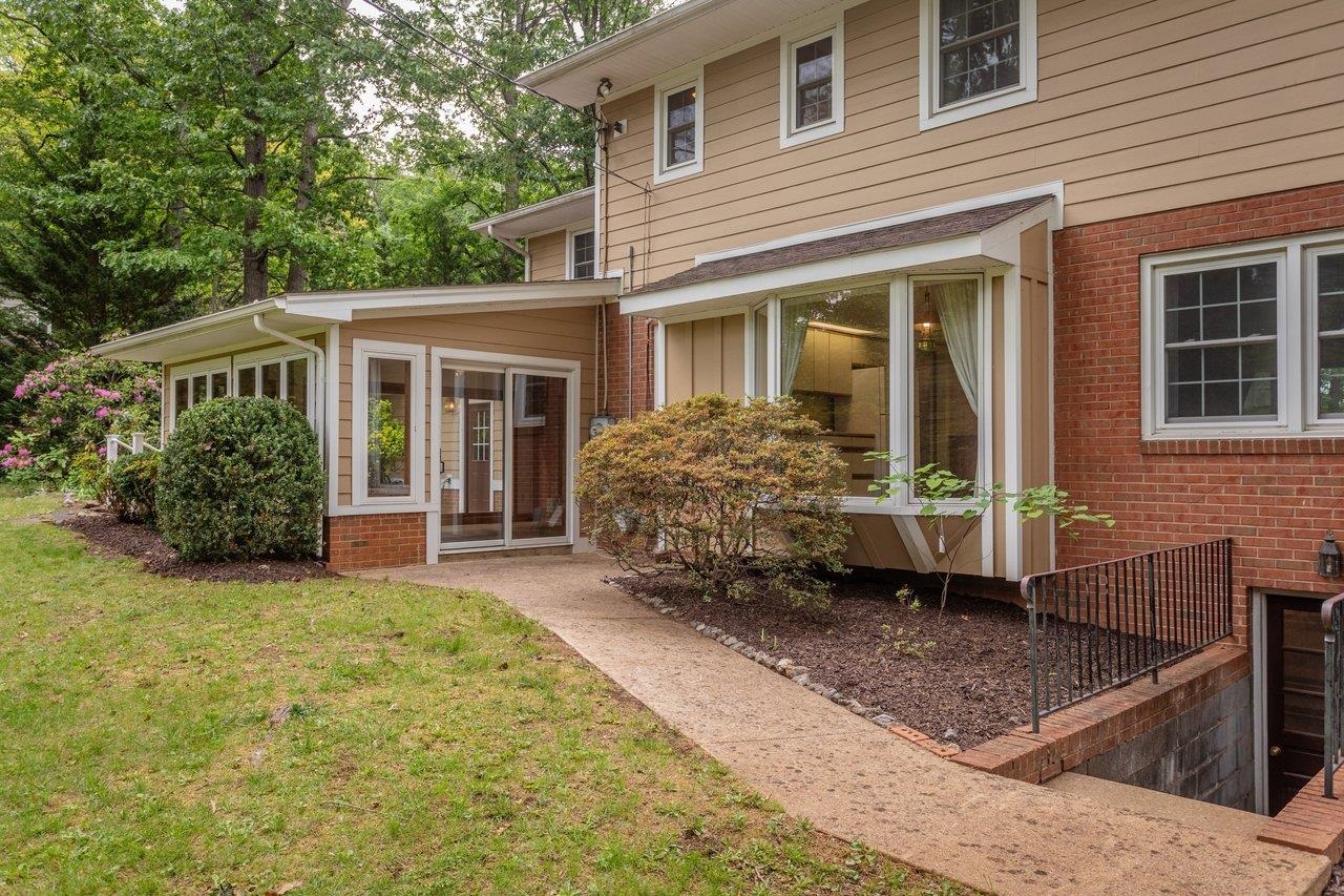 1104 RIDGEWOOD RD, HARRISONBURG, Virginia 22801, 4 Bedrooms Bedrooms, ,2 BathroomsBathrooms,Residential,1104 RIDGEWOOD RD,677319 MLS # 677319