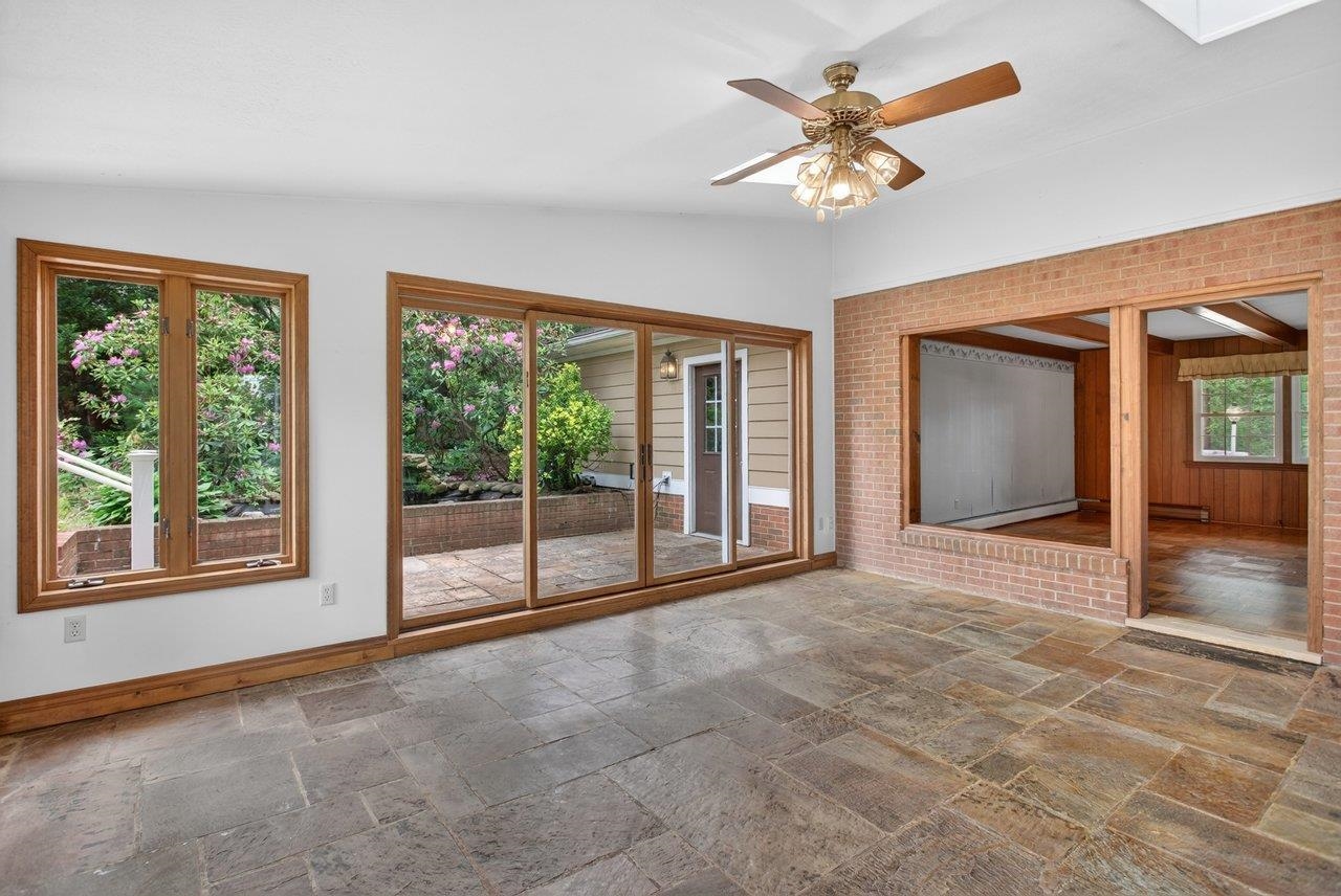1104 RIDGEWOOD RD, HARRISONBURG, Virginia 22801, 4 Bedrooms Bedrooms, ,2 BathroomsBathrooms,Residential,1104 RIDGEWOOD RD,677319 MLS # 677319