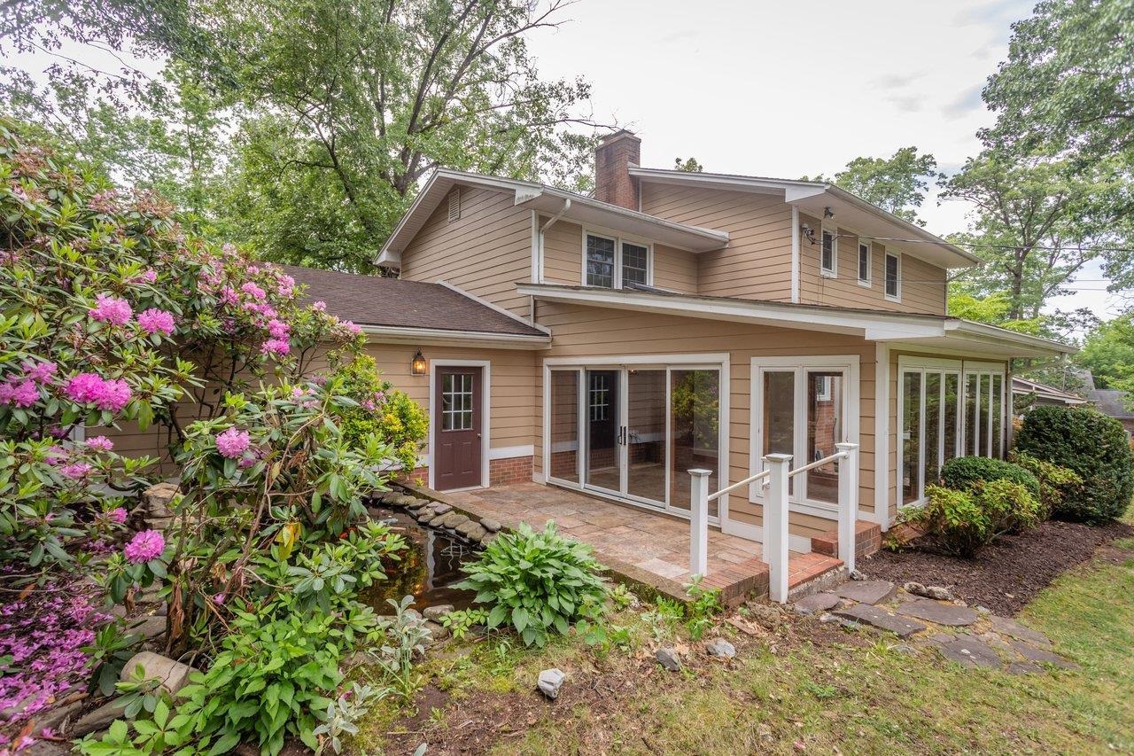 1104 RIDGEWOOD RD, HARRISONBURG, Virginia 22801, 4 Bedrooms Bedrooms, ,2 BathroomsBathrooms,Residential,1104 RIDGEWOOD RD,677319 MLS # 677319