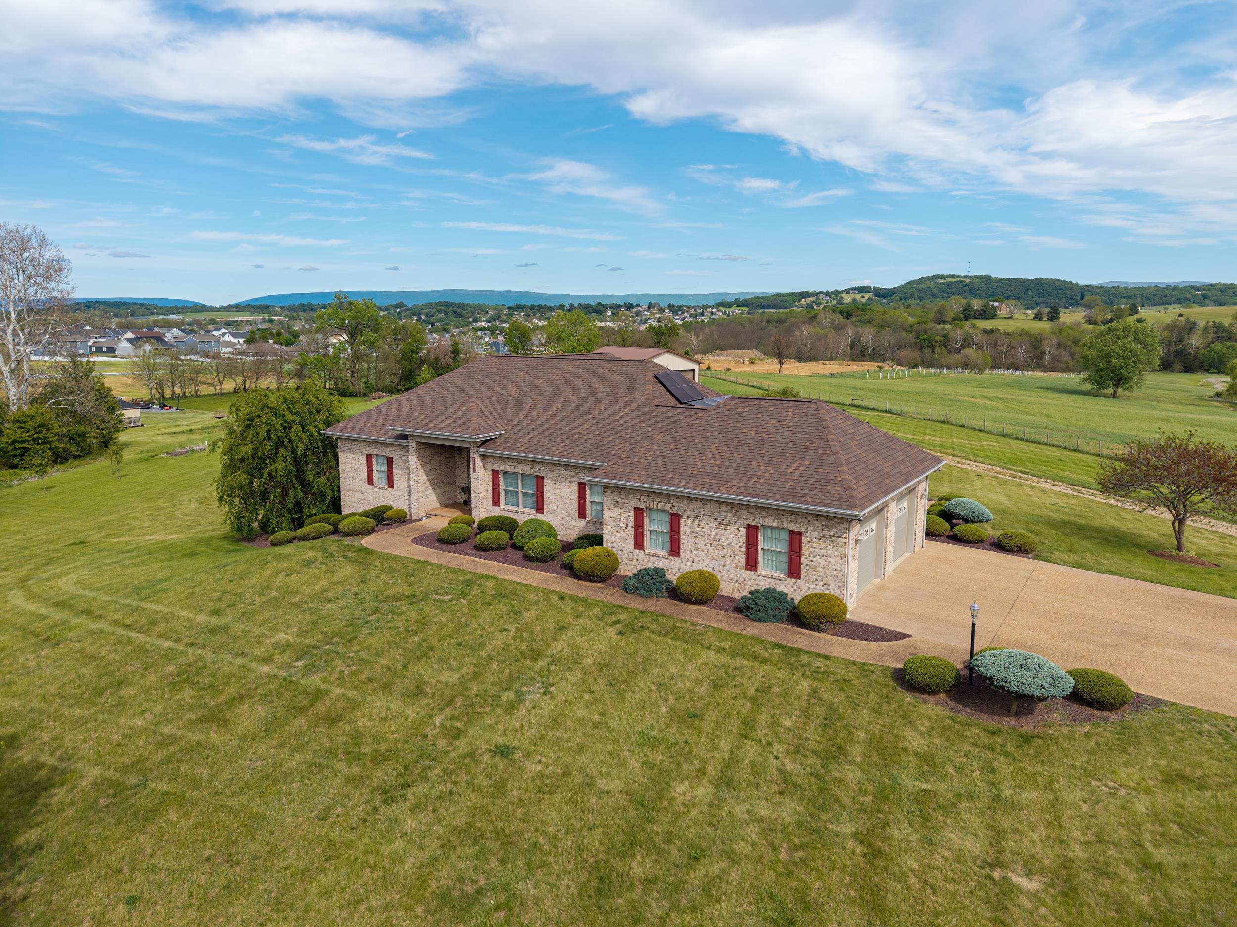 14334 S SUNSET DR, BROADWAY, Virginia 22815, 3 Bedrooms Bedrooms, ,3 BathroomsBathrooms,Residential,14334 S SUNSET DR,677328 MLS # 677328