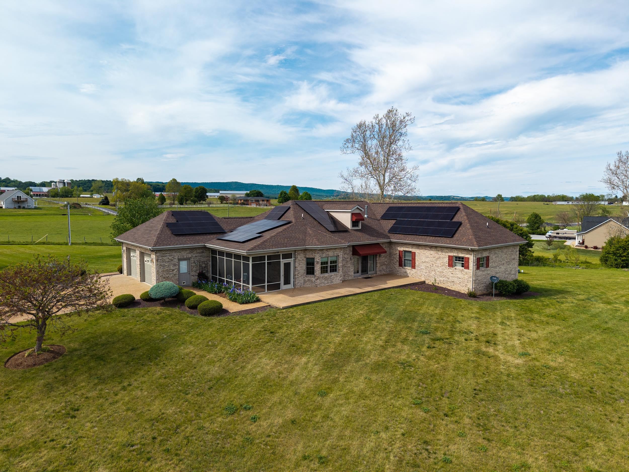 14334 S SUNSET DR, BROADWAY, Virginia 22815, 3 Bedrooms Bedrooms, ,3 BathroomsBathrooms,Residential,14334 S SUNSET DR,677328 MLS # 677328