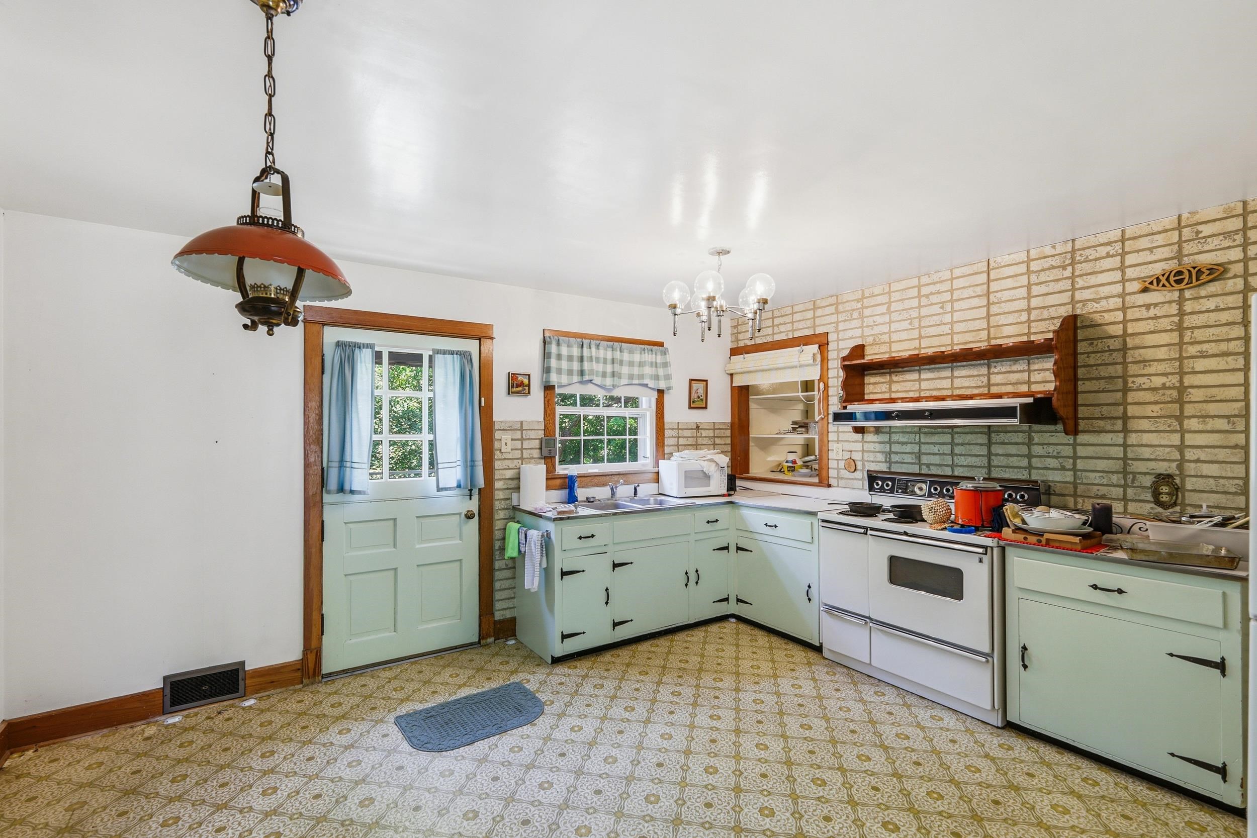 117 GROVE AVE, EDINBURG, Virginia 22824, 3 Bedrooms Bedrooms, ,1 BathroomBathrooms,Residential,117 GROVE AVE,677330 MLS # 677330 117 GROVE AVE, EDINBURG, Virginia 22824, 3 Bedrooms Bedrooms, ,1 BathroomBathrooms,Residential,117 GROVE AVE,677330 MLS # 677330