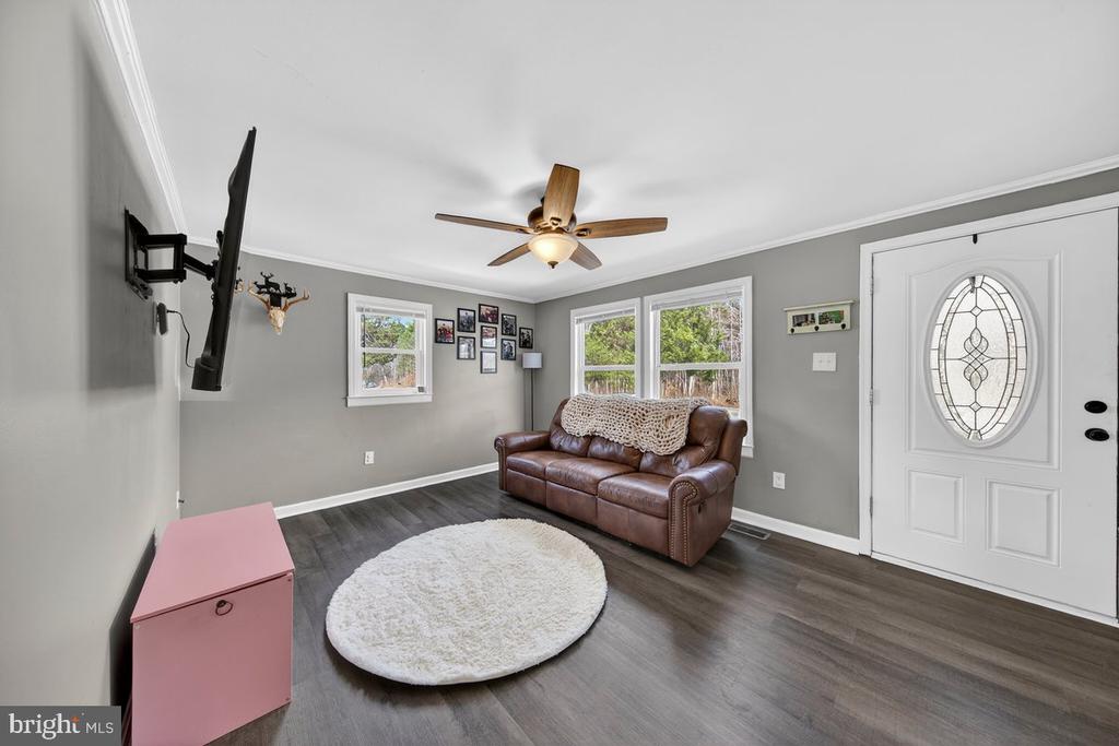 8427 PAMUNKEY RD, SPOTSYLVANIA, Virginia 22551, 3 Bedrooms Bedrooms, ,1 BathroomBathrooms,Residential,8427 PAMUNKEY RD,VASP2042102 MLS # VASP2042102