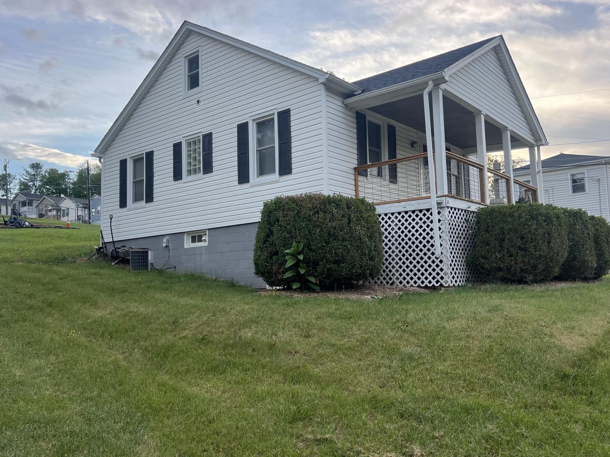 2106 POPLAR ST, STAUNTON, Virginia 24401, 2 Bedrooms Bedrooms, ,1 BathroomBathrooms,Residential,2106 POPLAR ST,677342 MLS # 677342 2106 POPLAR ST, STAUNTON, Virginia 24401, 2 Bedrooms Bedrooms, ,1 BathroomBathrooms,Residential,2106 POPLAR ST,677342 MLS # 677342
