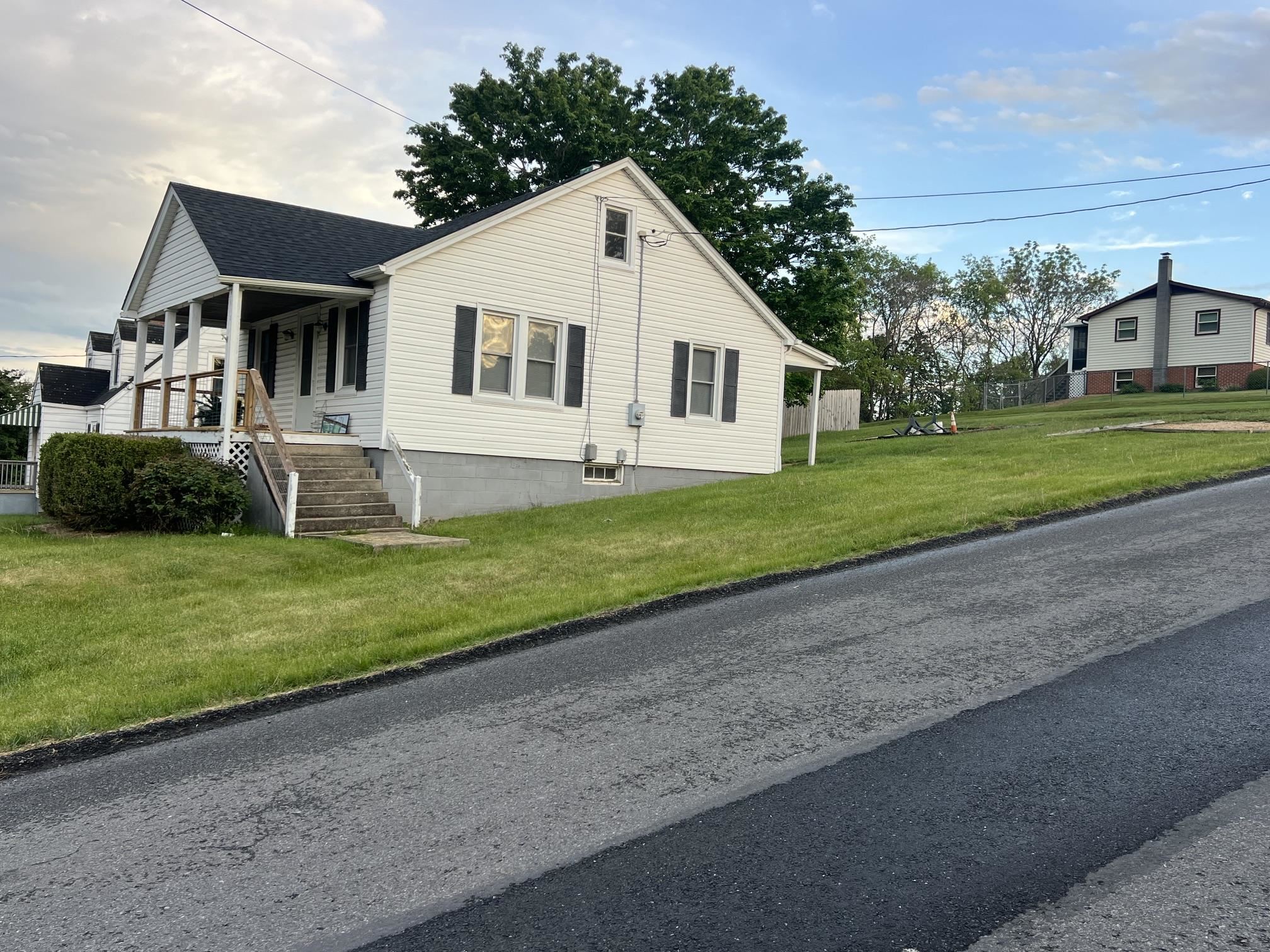 2106 POPLAR ST, STAUNTON, Virginia 24401, 2 Bedrooms Bedrooms, ,1 BathroomBathrooms,Residential,2106 POPLAR ST,677342 MLS # 677342 2106 POPLAR ST, STAUNTON, Virginia 24401, 2 Bedrooms Bedrooms, ,1 BathroomBathrooms,Residential,2106 POPLAR ST,677342 MLS # 677342