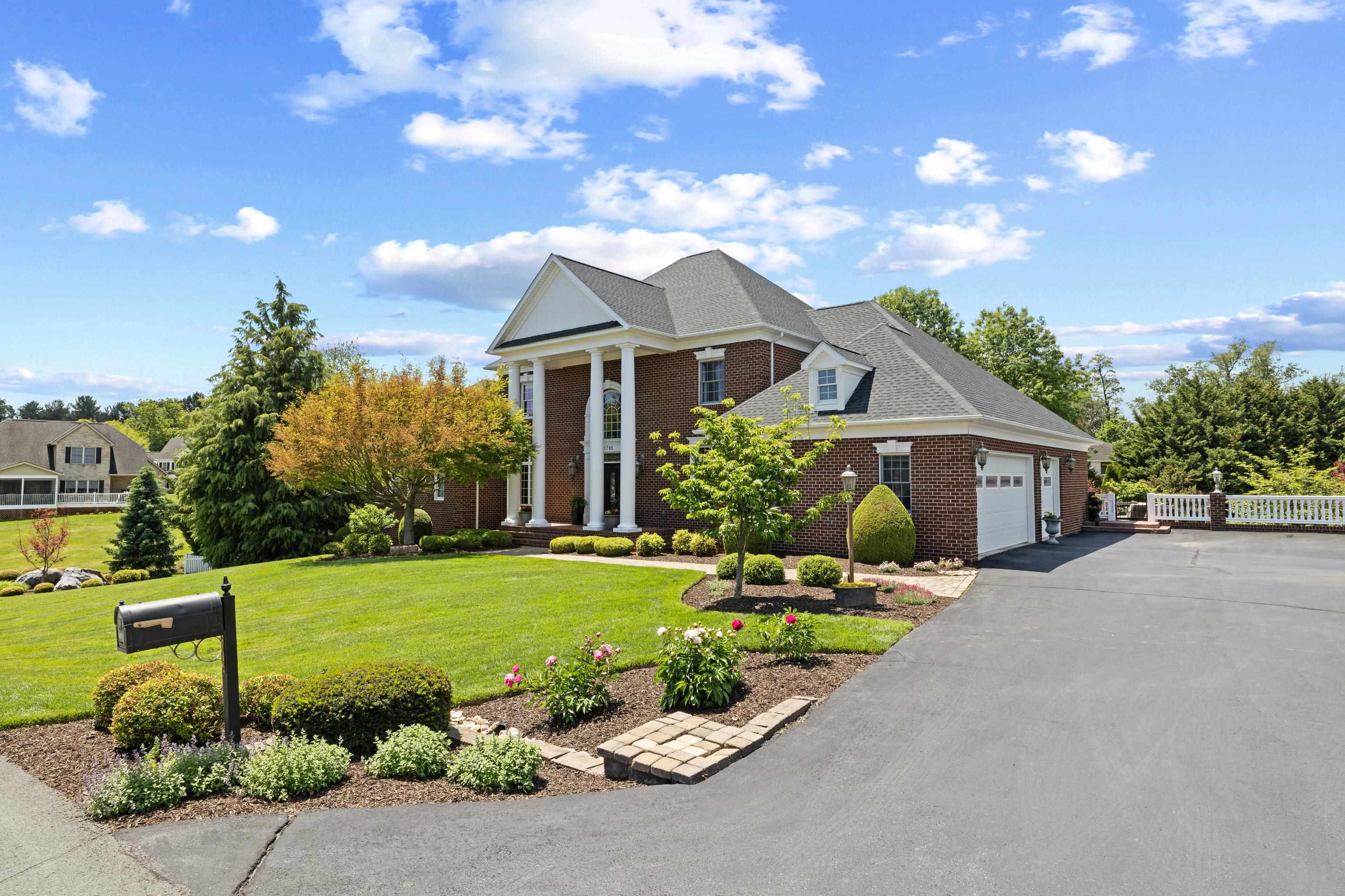 1745 BUCKINGHAM DR, ROCKINGHAM, Virginia 22801, 6 Bedrooms Bedrooms, ,4 BathroomsBathrooms,Residential,1745 BUCKINGHAM DR,677350 MLS # 677350