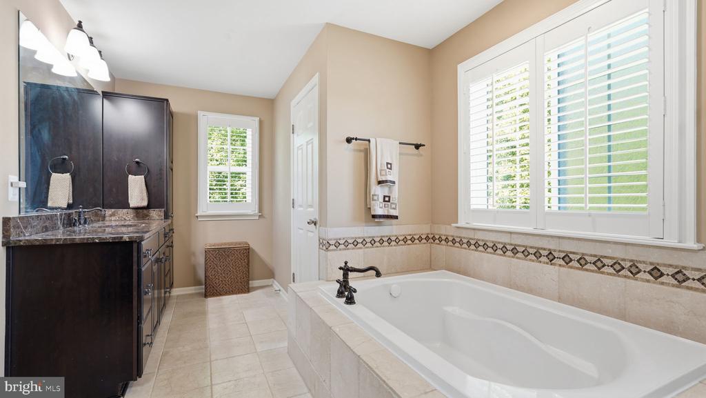8025 SIDE HILL DR, WARRENTON, Virginia 20187, 5 Bedrooms Bedrooms, ,4 BathroomsBathrooms,Residential,8025 SIDE HILL DR,VAFQ2021658 MLS # VAFQ2021658 8025 SIDE HILL DR, WARRENTON, Virginia 20187, 5 Bedrooms Bedrooms, ,4 BathroomsBathrooms,Residential,8025 SIDE HILL DR,VAFQ2021658 MLS # VAFQ2021658