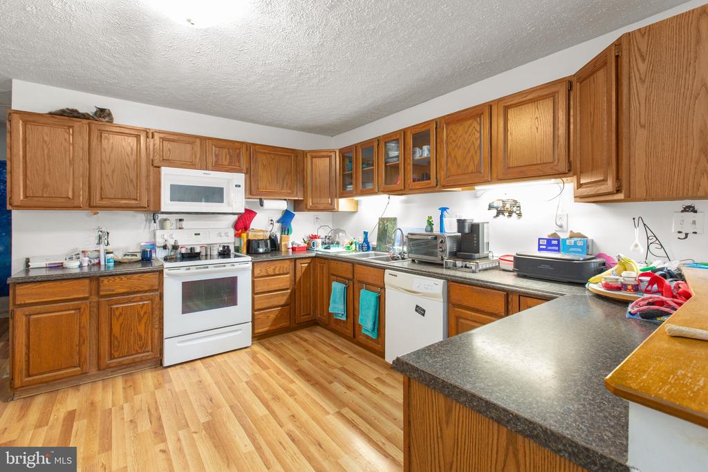 5942 STANFIELD RD, SPOTSYLVANIA, Virginia 22551, 9 Bedrooms Bedrooms, ,5 BathroomsBathrooms,Residential,5942 STANFIELD RD,VASP2042096 MLS # VASP2042096 5942 STANFIELD RD, SPOTSYLVANIA, Virginia 22551, 9 Bedrooms Bedrooms, ,5 BathroomsBathrooms,Residential,5942 STANFIELD RD,VASP2042096 MLS # VASP2042096