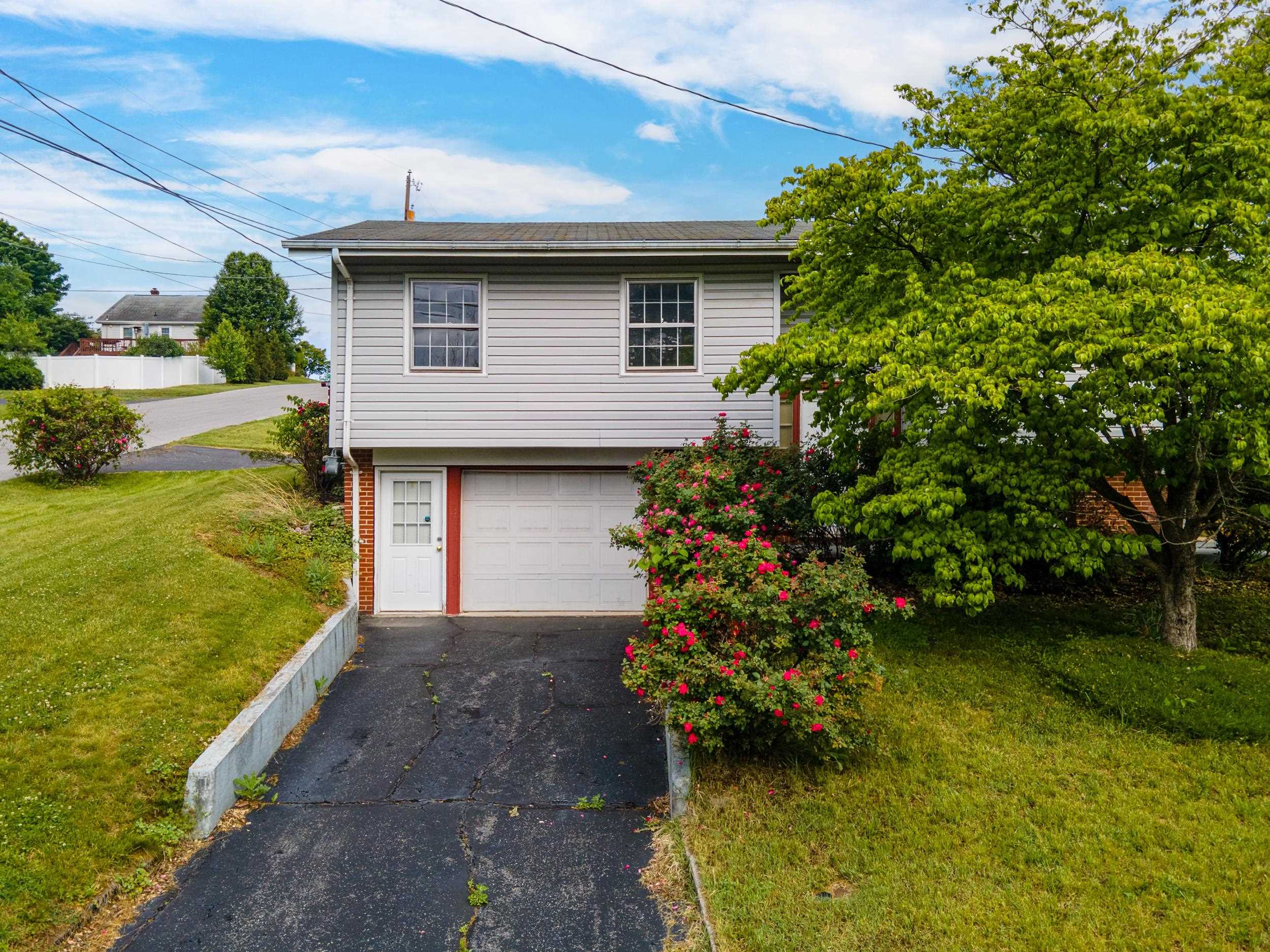 801 GRAYSON AVE, WAYNESBORO, Virginia 22980, 3 Bedrooms Bedrooms, ,2 BathroomsBathrooms,Residential,801 Grayson Ave, Waynesboro VA, 22980,801 GRAYSON AVE,672742 MLS # 672742 801 GRAYSON AVE, WAYNESBORO, Virginia 22980, 3 Bedrooms Bedrooms, ,2 BathroomsBathrooms,Residential,801 Grayson Ave, Waynesboro VA, 22980,801 GRAYSON AVE,672742 MLS # 672742