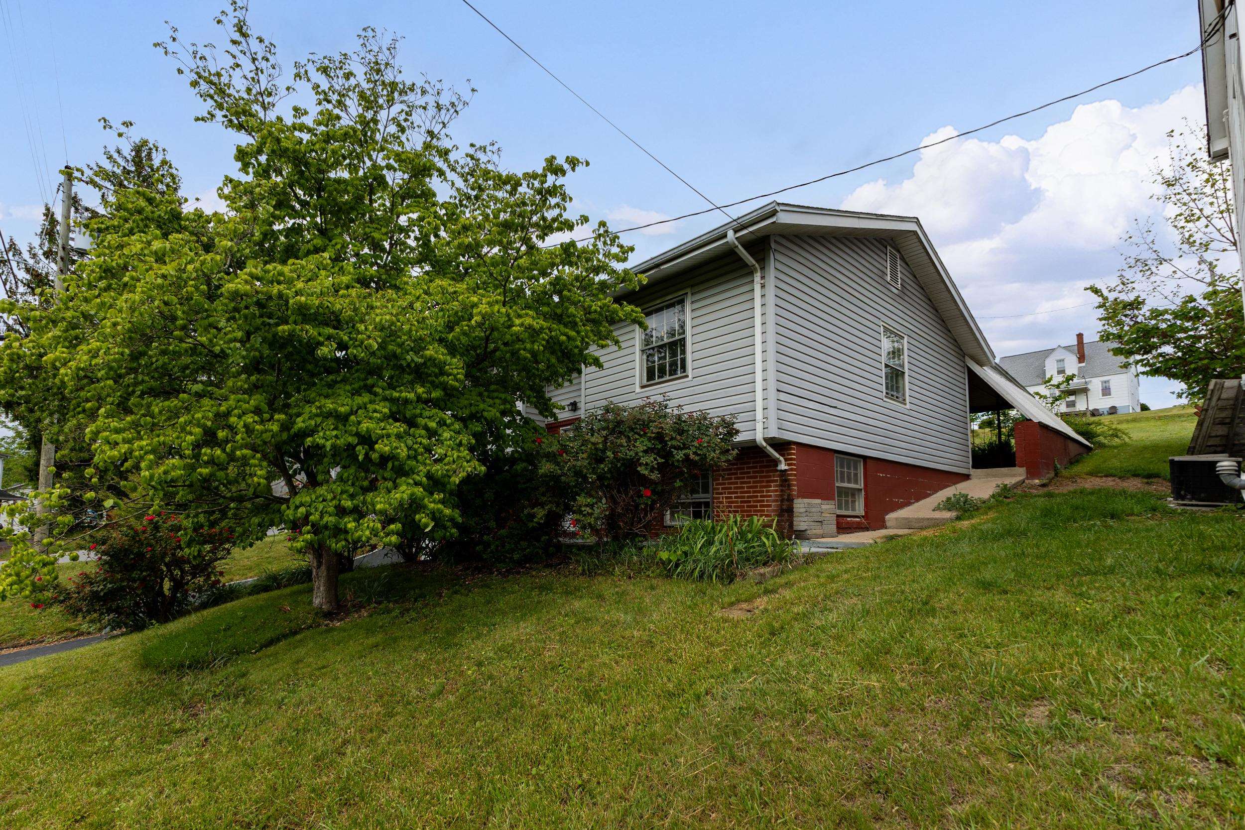 801 GRAYSON AVE, WAYNESBORO, Virginia 22980, 3 Bedrooms Bedrooms, ,2 BathroomsBathrooms,Residential,801 Grayson Ave, Waynesboro VA, 22980,801 GRAYSON AVE,672742 MLS # 672742 801 GRAYSON AVE, WAYNESBORO, Virginia 22980, 3 Bedrooms Bedrooms, ,2 BathroomsBathrooms,Residential,801 Grayson Ave, Waynesboro VA, 22980,801 GRAYSON AVE,672742 MLS # 672742