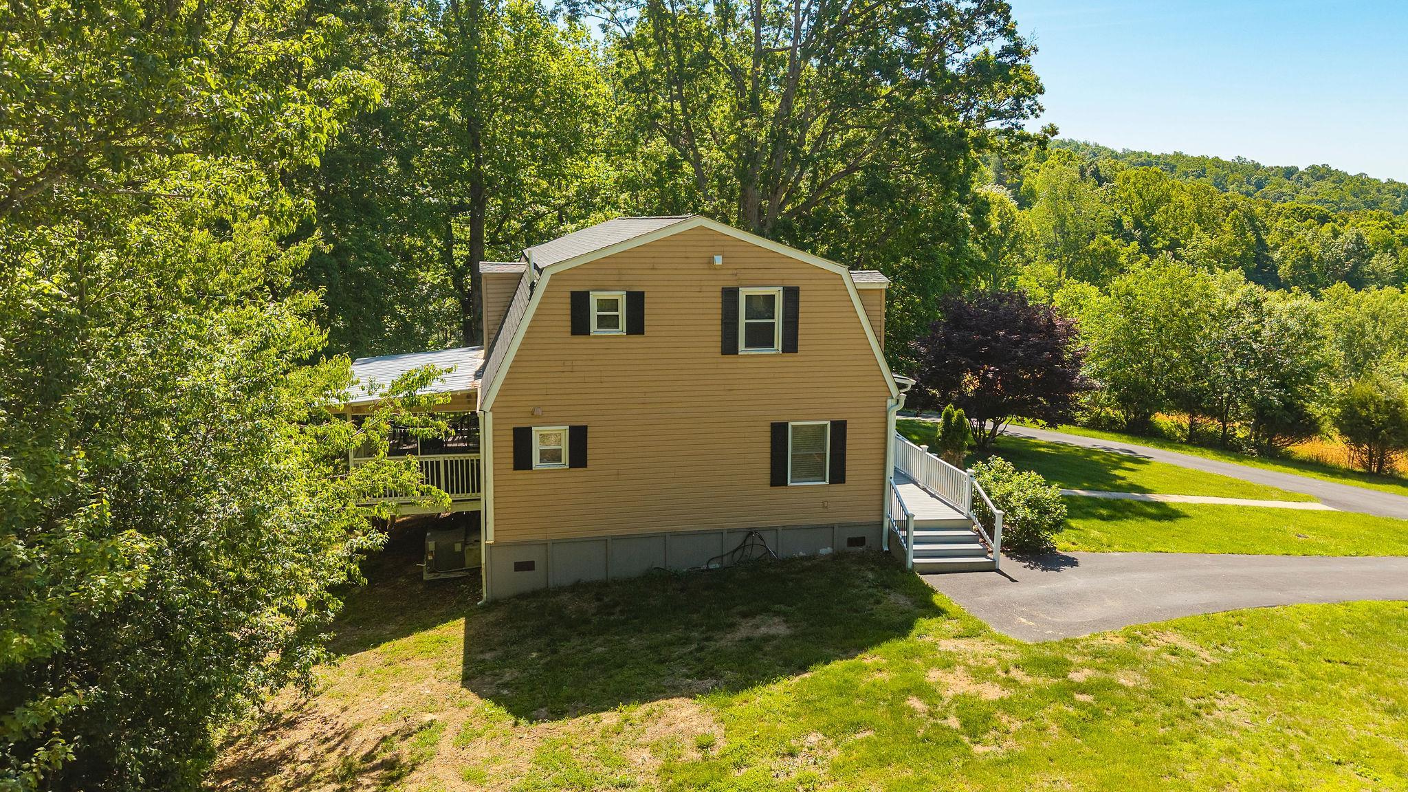 875 CAMPBELLS HOLLOW RD, MIDDLEBROOK, Virginia 24459, 3 Bedrooms Bedrooms, ,2 BathroomsBathrooms,Residential,875 CAMPBELLS HOLLOW RD,677353 MLS # 677353