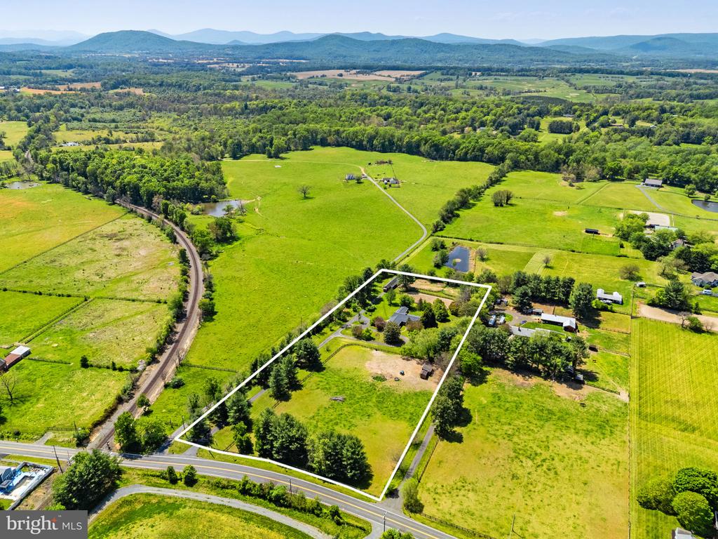3934 RECTORTOWN RD, MARSHALL, Virginia 20115, 4 Bedrooms Bedrooms, ,2 BathroomsBathrooms,Residential,3934 RECTORTOWN RD,VAFQ2022142 MLS # VAFQ2022142