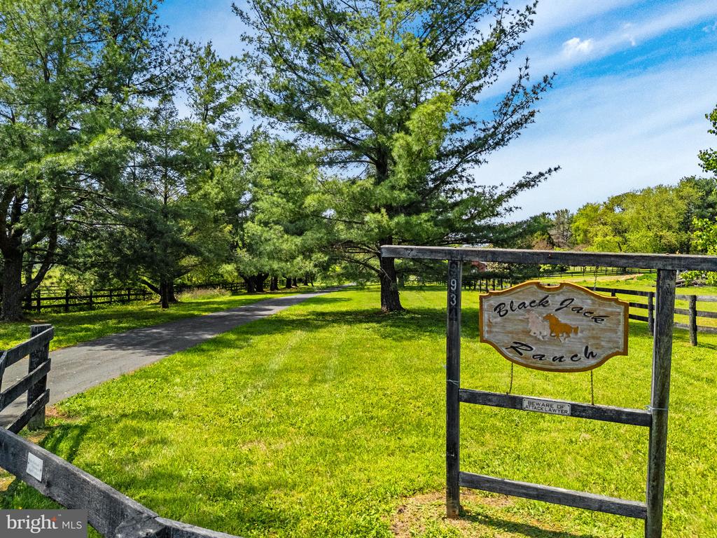 3934 RECTORTOWN RD, MARSHALL, Virginia 20115, 4 Bedrooms Bedrooms, ,2 BathroomsBathrooms,Residential,3934 RECTORTOWN RD,VAFQ2022142 MLS # VAFQ2022142