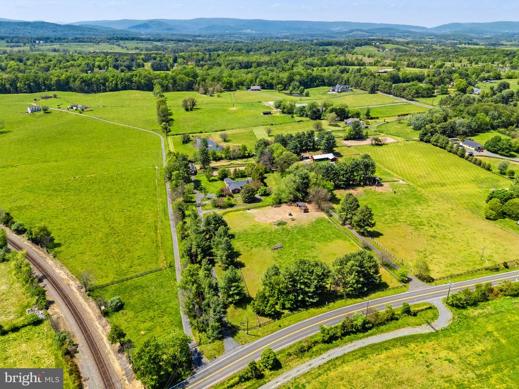 3934 RECTORTOWN RD, MARSHALL, Virginia 20115, 4 Bedrooms Bedrooms, ,2 BathroomsBathrooms,Residential,3934 RECTORTOWN RD,VAFQ2022142 MLS # VAFQ2022142